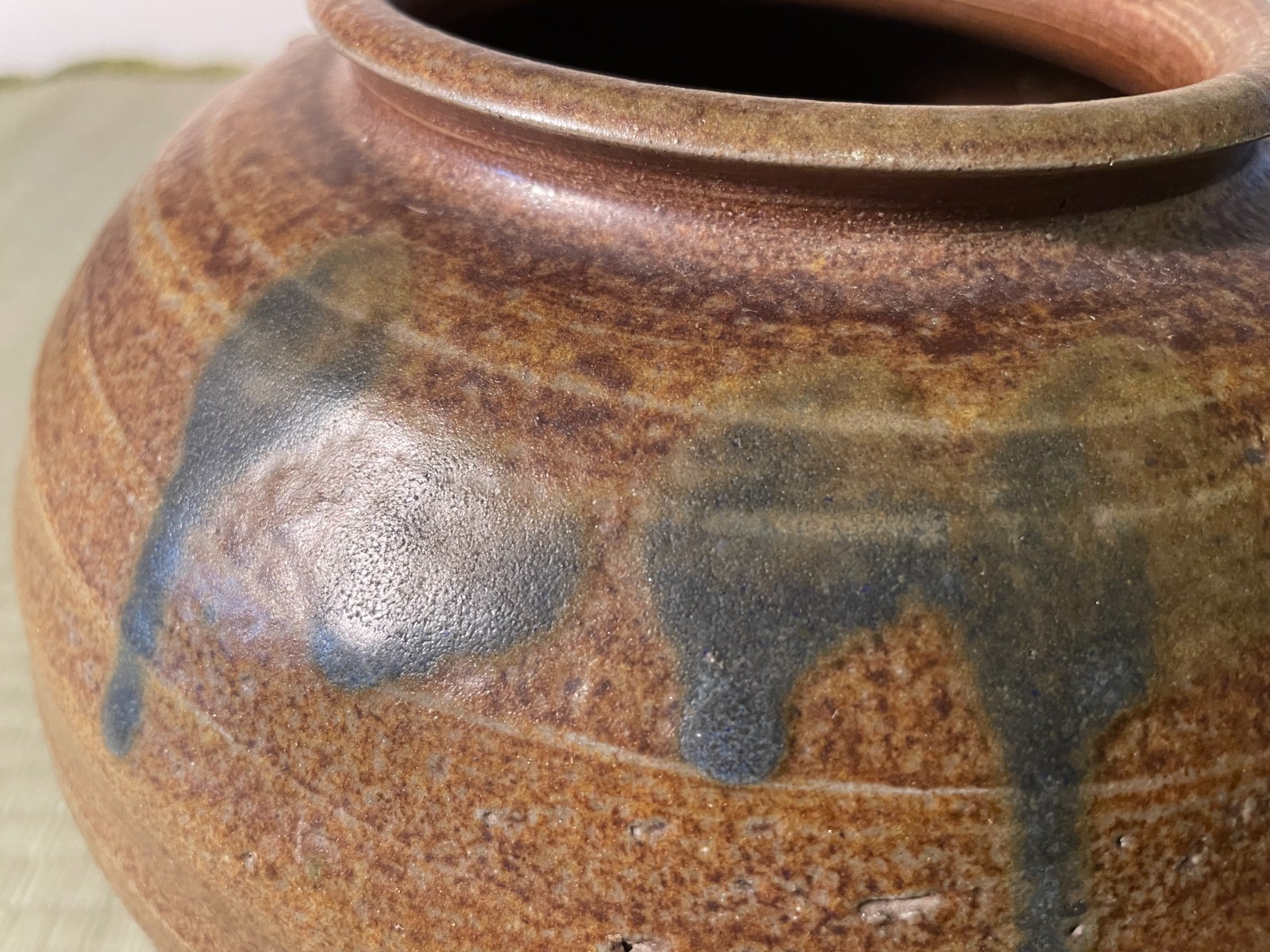 Japanese Shigaraki Ware Flower Vase – Wabi-Sabi Aesthetic – with Sign Wooden Box