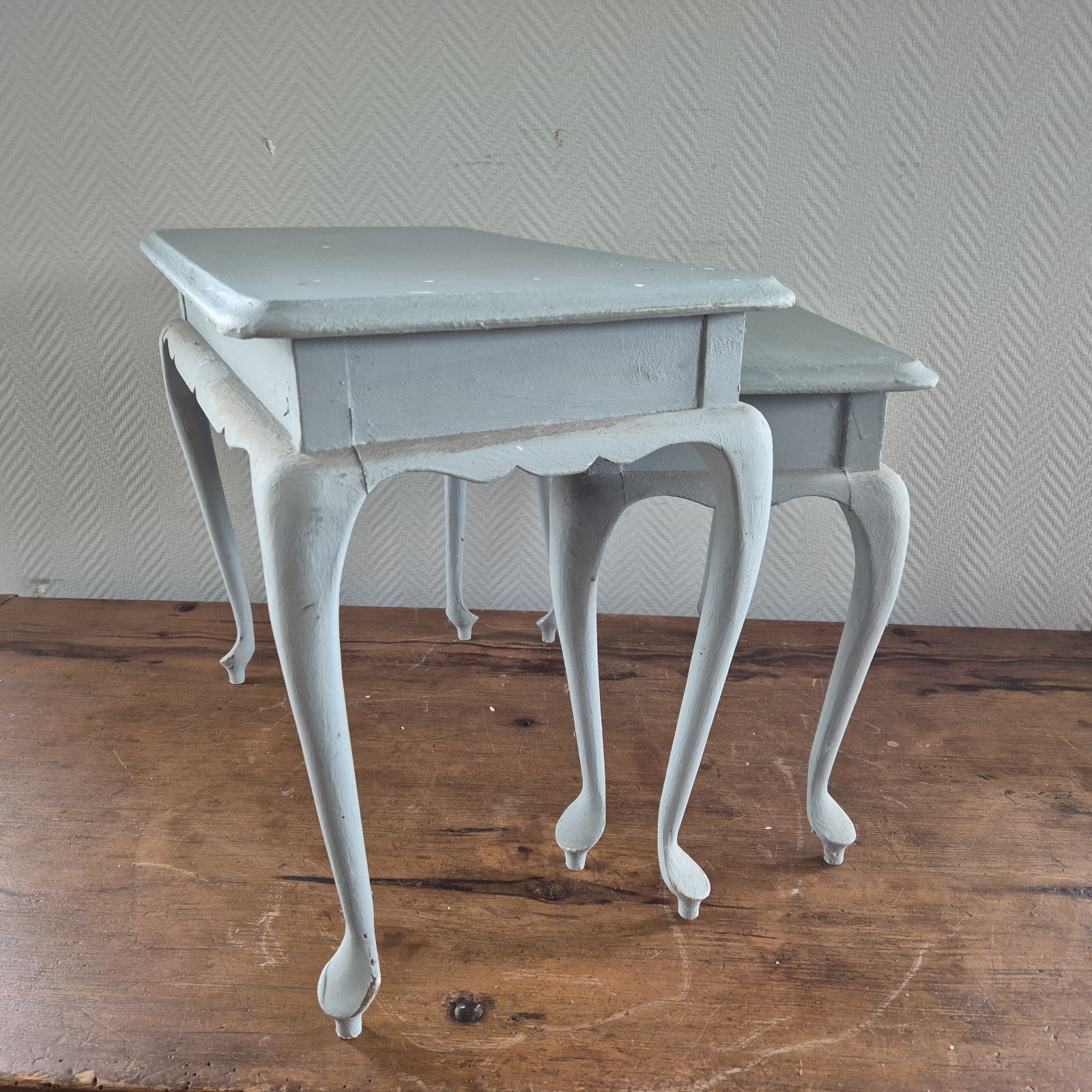 Antique 2 Nesting Tables Queen Anne Solid Wood Cabriolet Legs Carved Floral Swag