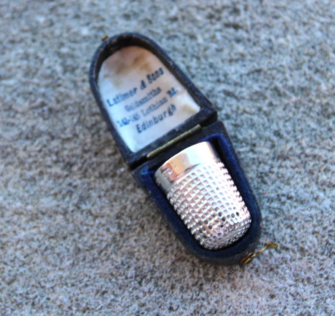 Leather Cased – James Fenton Sterling Silver Thimble – No 11 – Birmingham – 1900