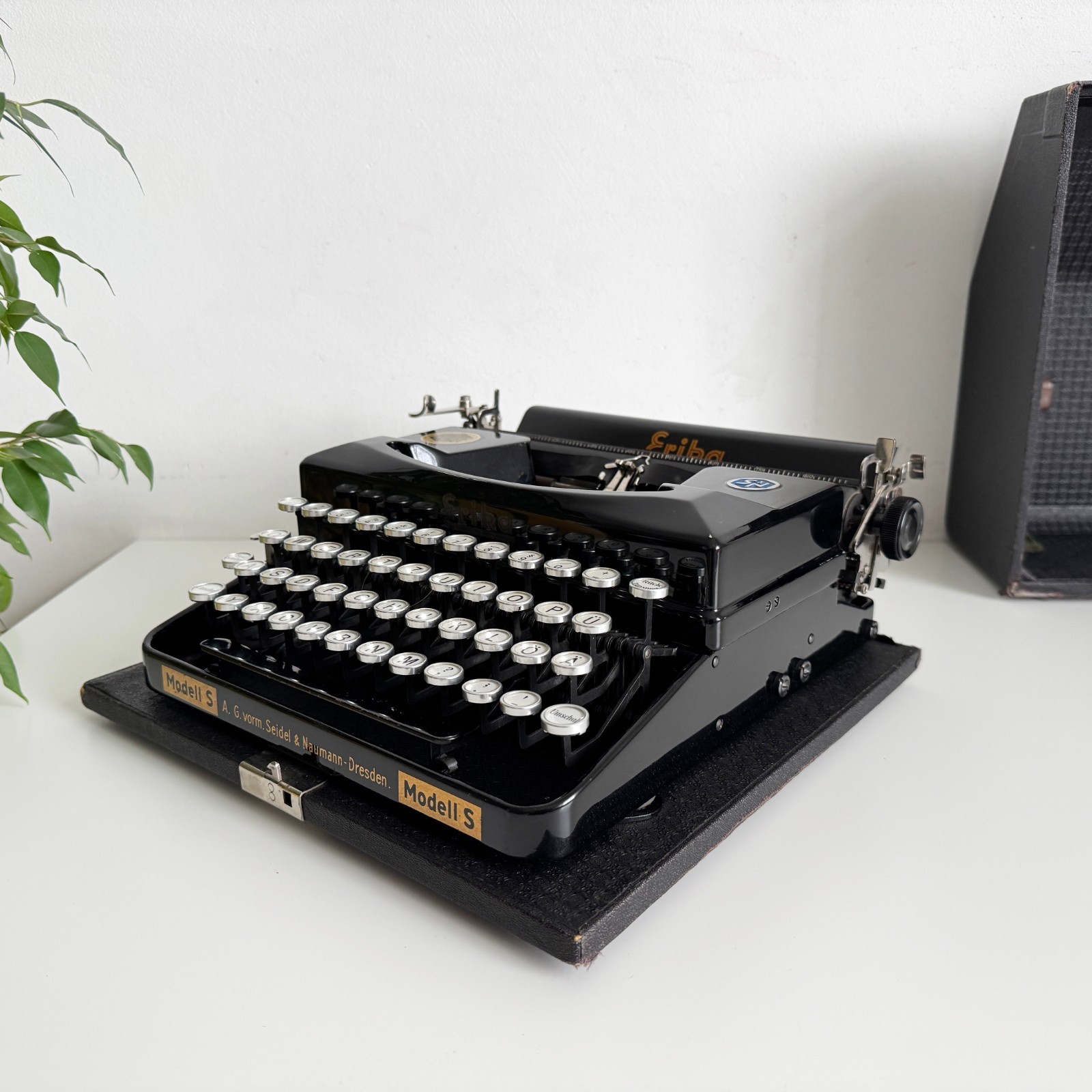 Erika S Typewriter | 1930s | Working | Serviced | UPS 3-Day to US/CAN