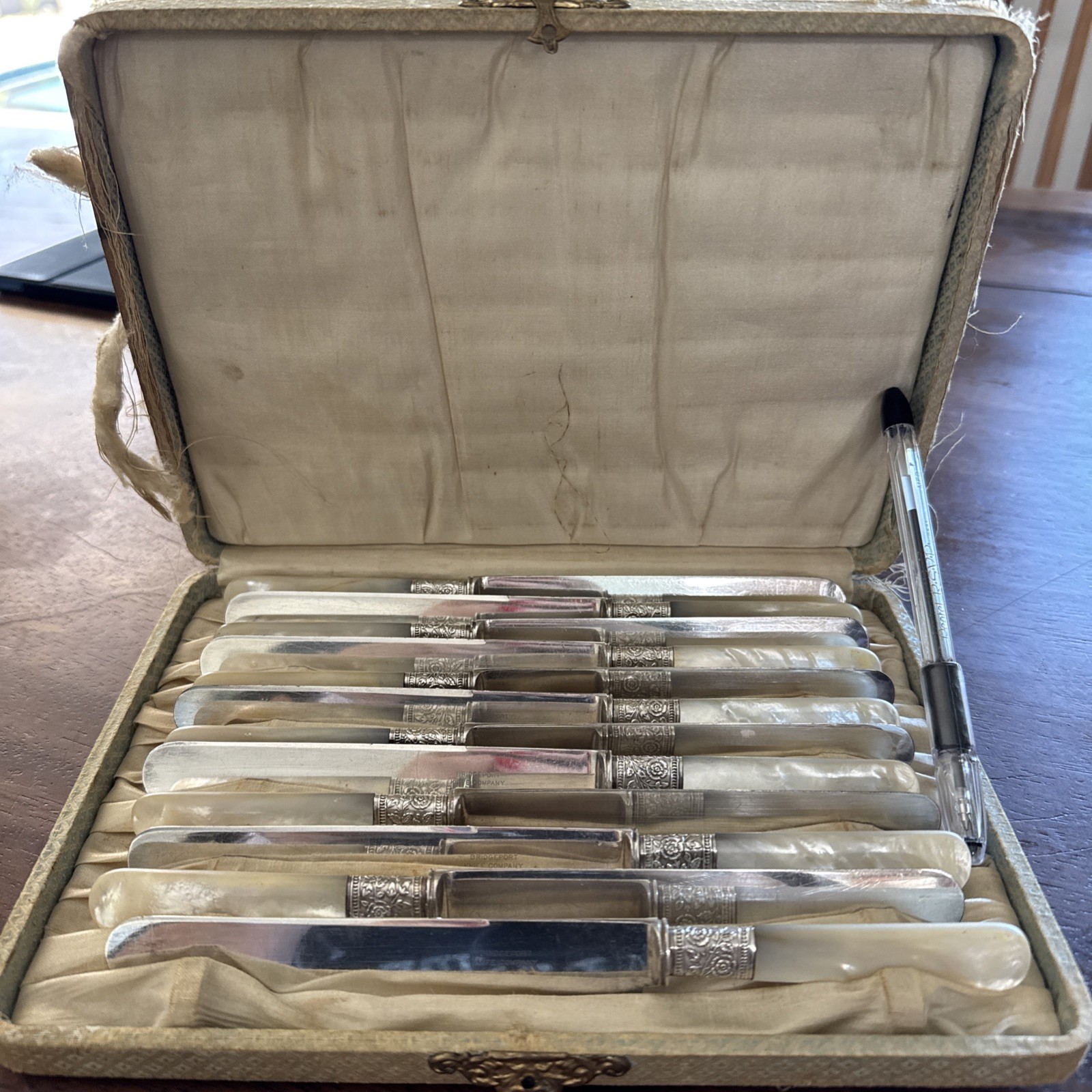 Vint Mother of Pearl fruit knives with silver ferrules, Bridgeport Knife Company