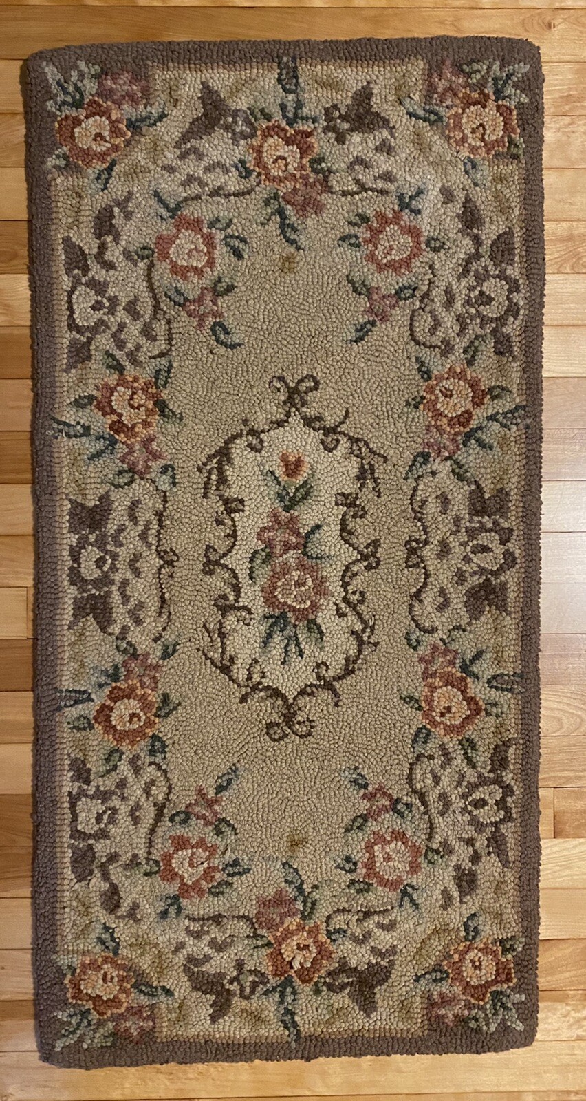 Primitive American Vintage hand-hooked woolen floral patterned rug 44”x22”