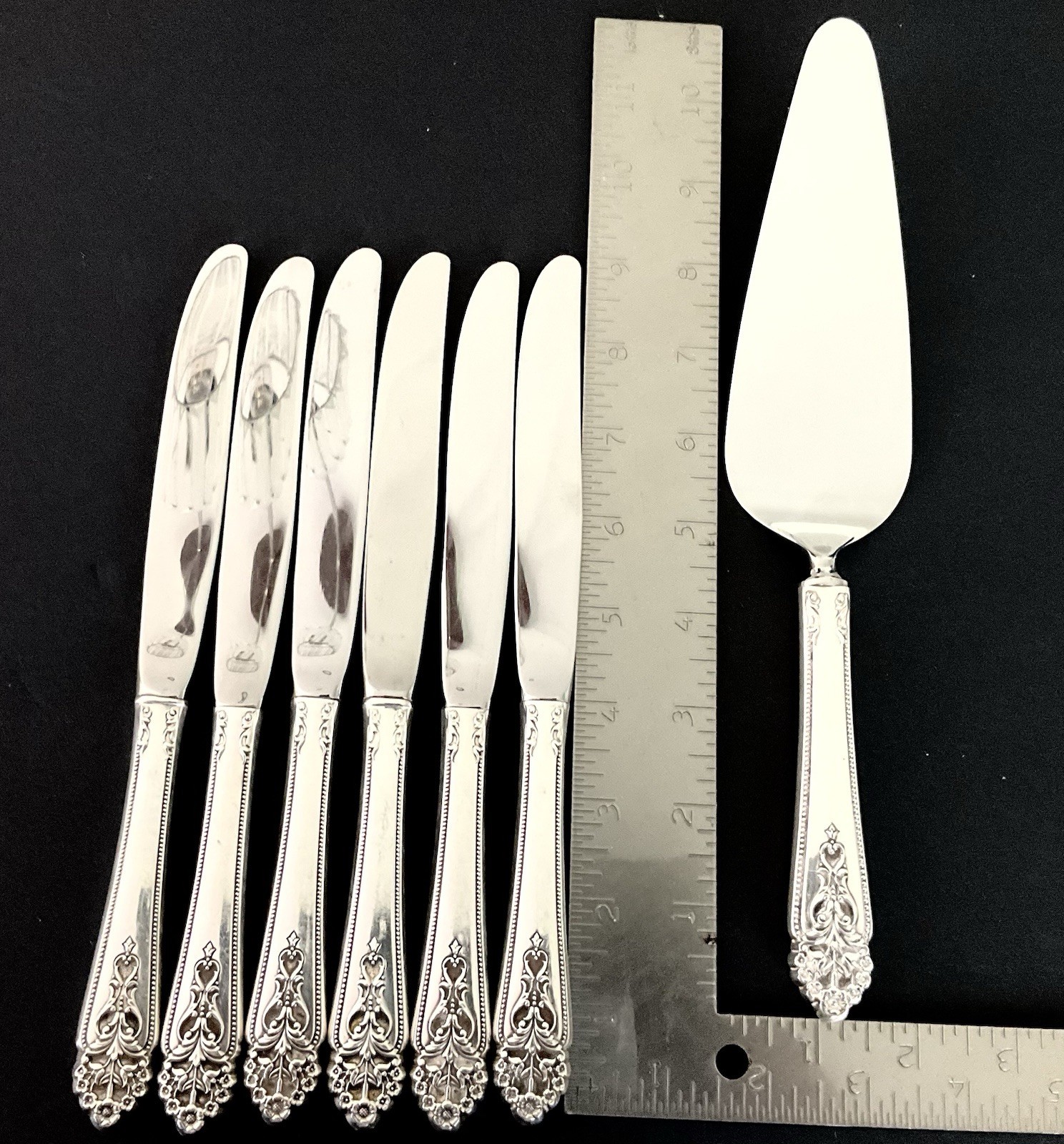 Queen’s Lace Sterling 1949 International 9 1/4″ 12 Dinner Knives And Pie Server