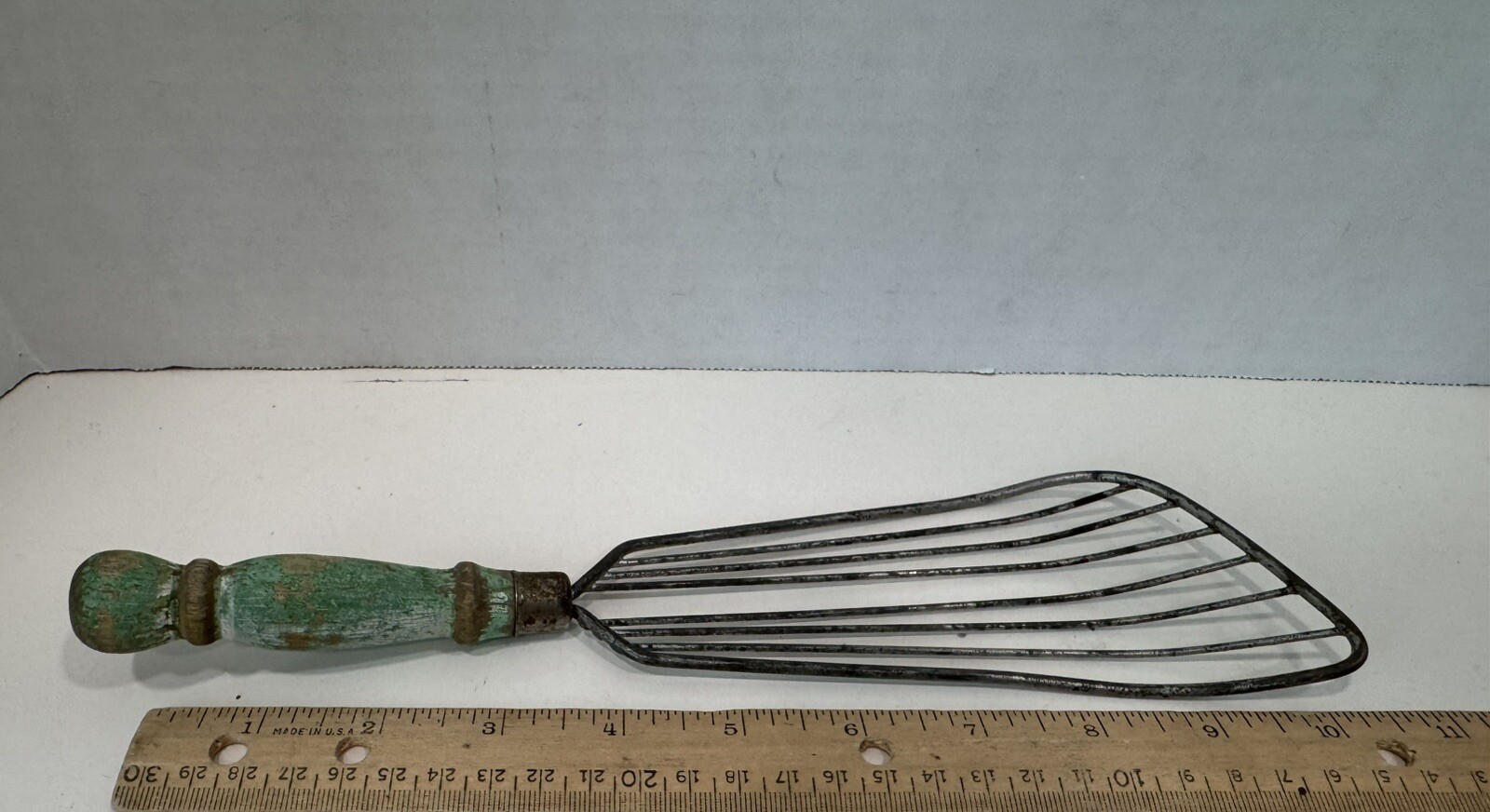 Vintage Curved Batter Beater Spatula Green Wood Handle Fish Turner