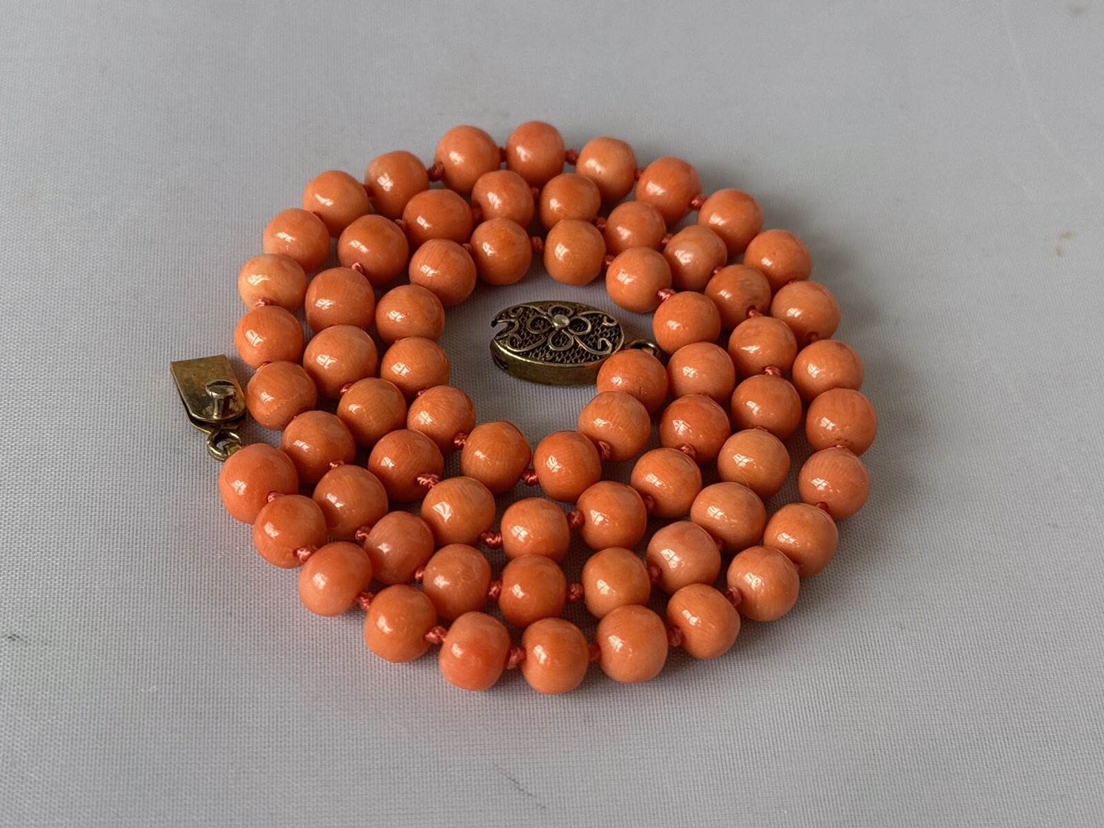 Natural coral: lovely vintage 19-inch Chinese salmon-colored coral necklace