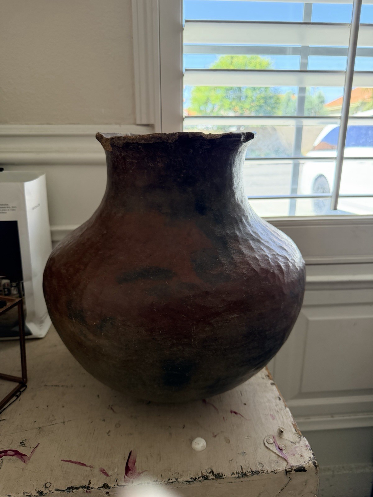 Large Native American Earthenware Pottery