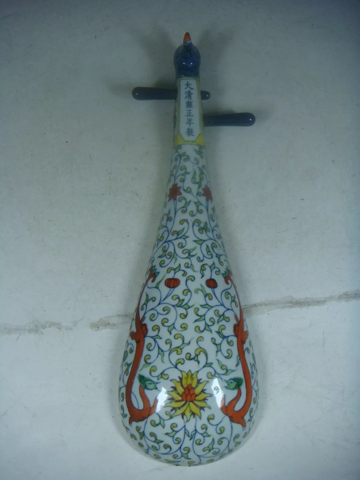 Beautiful Chinese dou-cai porcelain pipa 琵琶