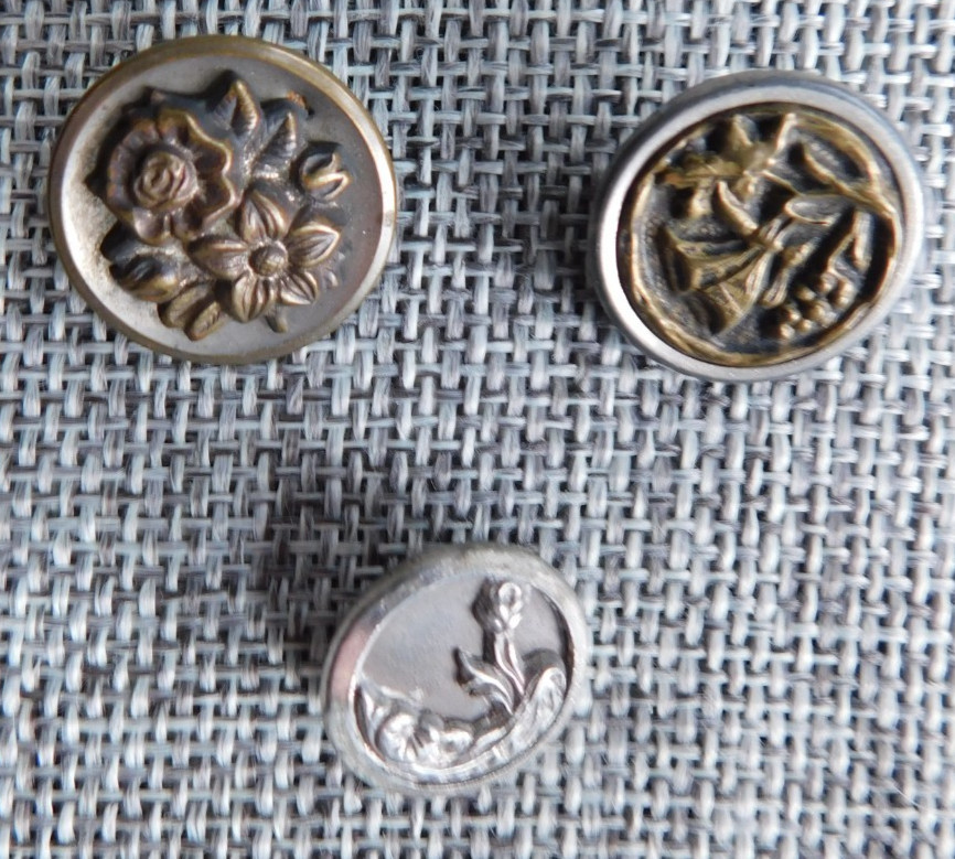 Lot Antique Vtg Buttons Plant Life #836-B