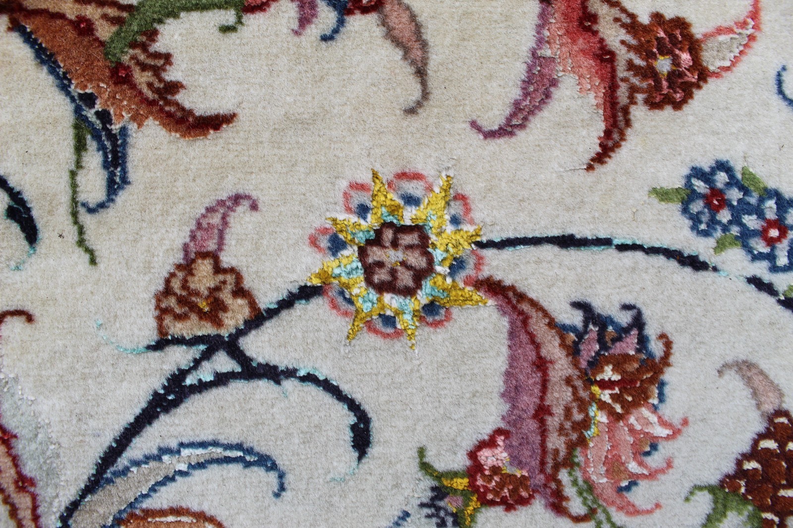 Fine Vintage Hand Made Traditional Oriental Wool White Pink Carpet 305x201cm