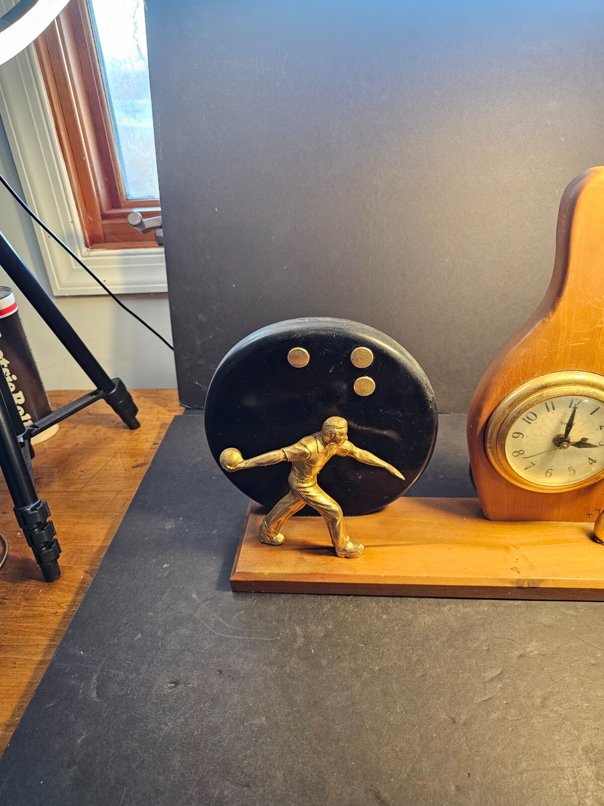 United Bowling Clock Approx 14 1/2″ long and 12 1/2″ tall clock notwork. 1960s