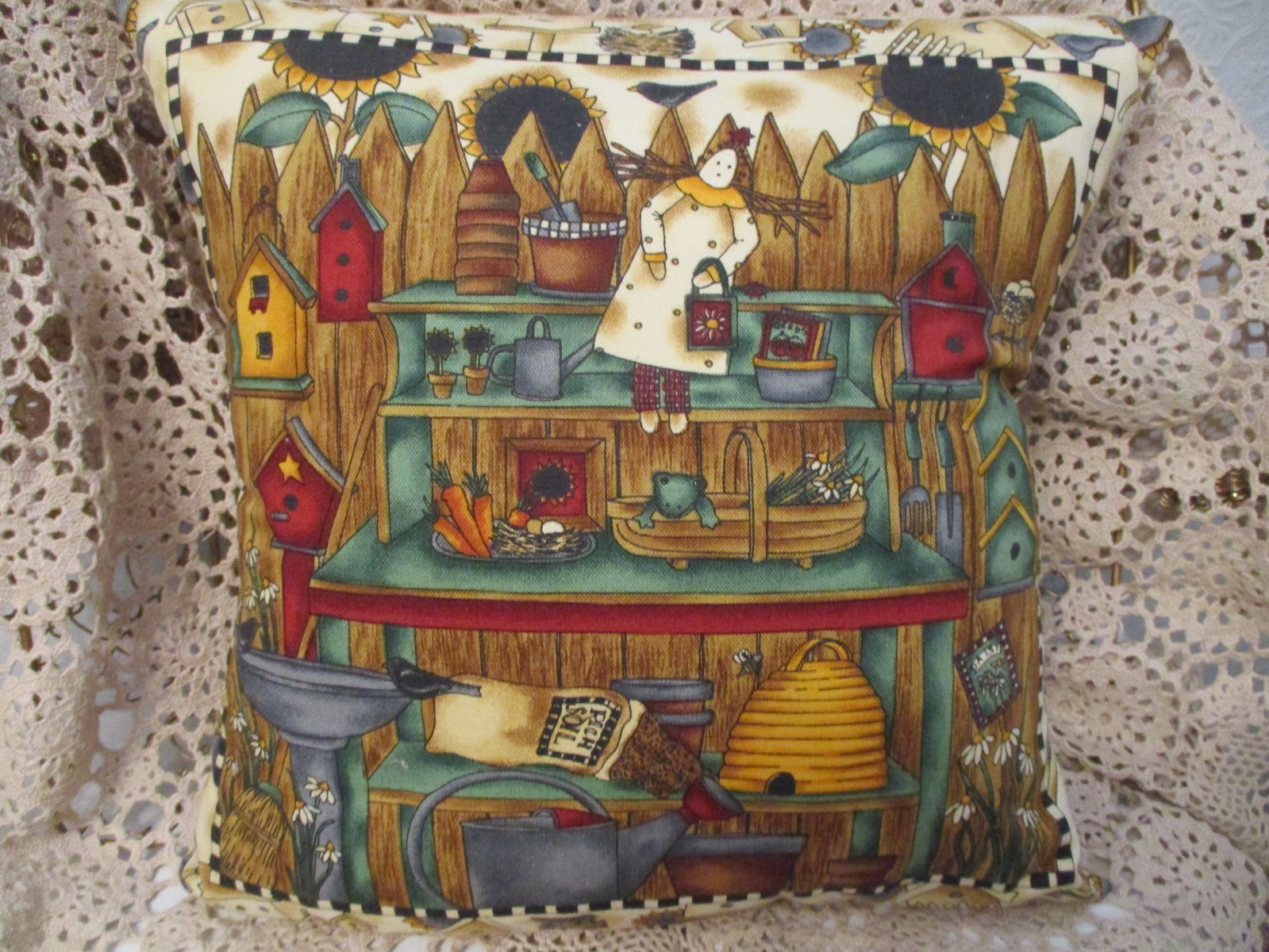 COUNTRY GARDEN PILLOW
