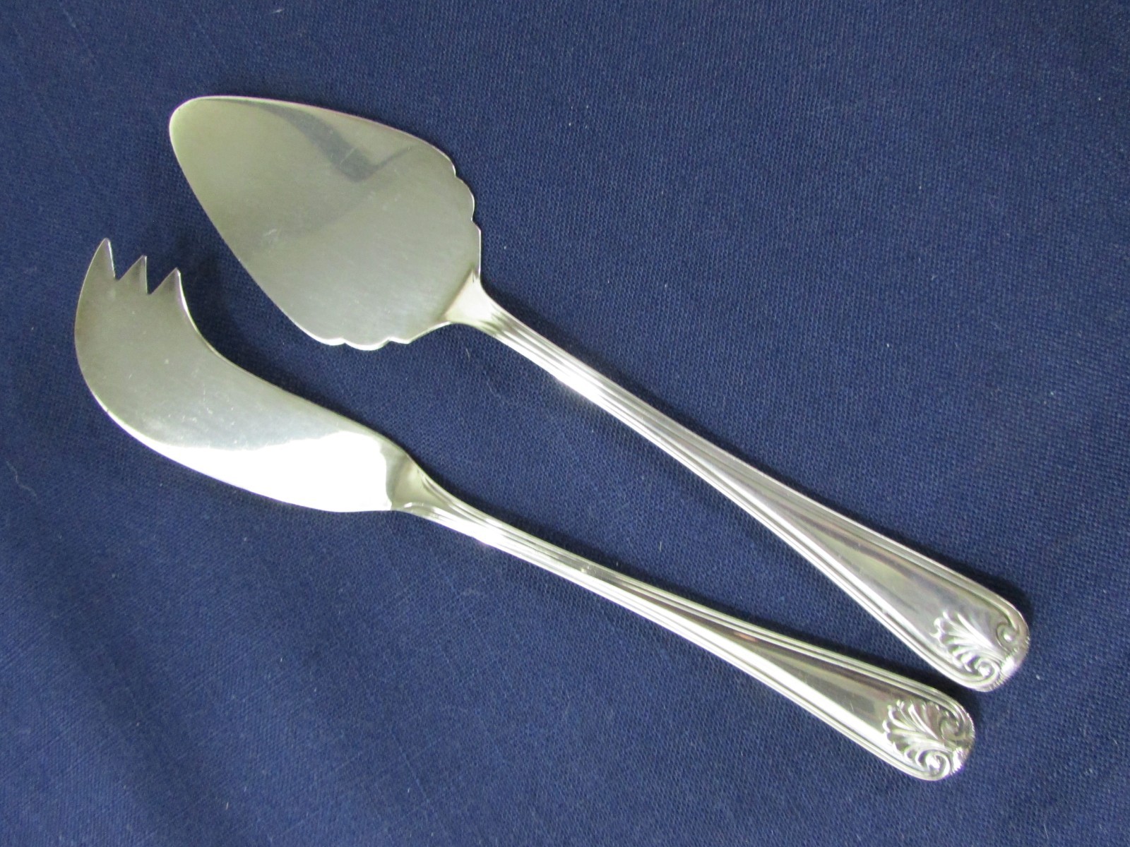 2pc CHEESE SERVING SET! Vintage SHEFFIELD silverplate ENGLISH SHELL pattern: EXC