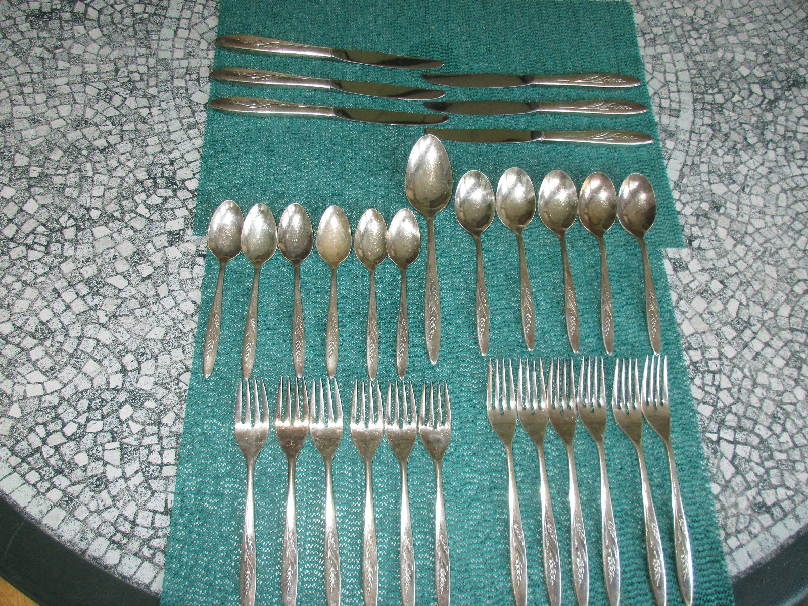 Oneida Community Song of Autumn Silverplated Flatware 30 Pieces