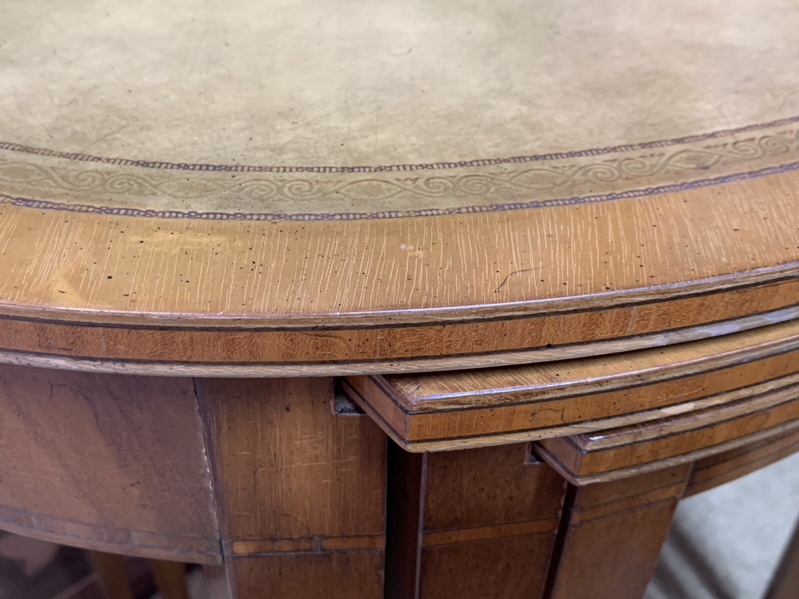 Stunning Weiman Heirloom Antique NESTING TABLES ~ 3 Gold Embossed End Tables