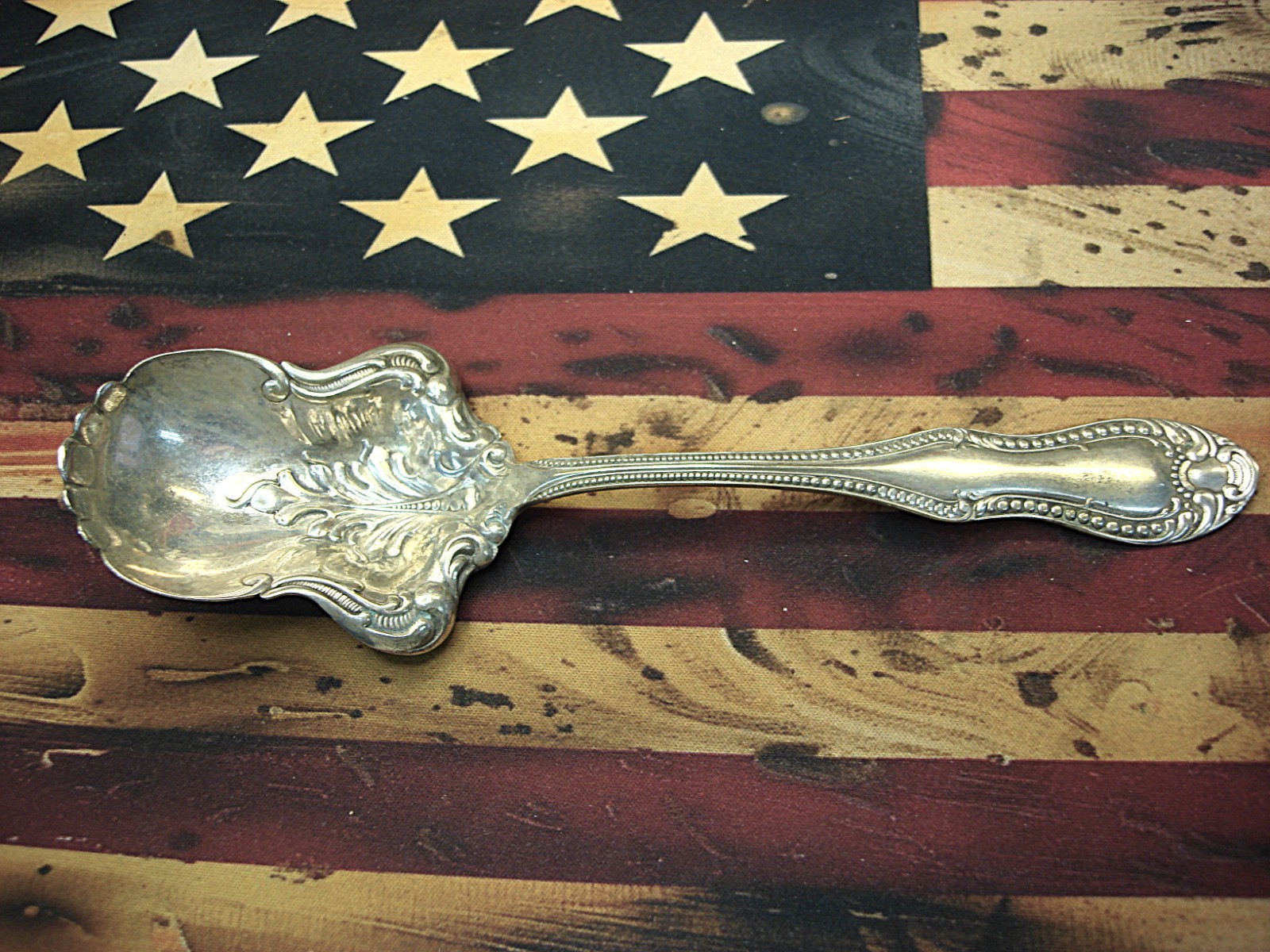 VINTAGE WM. ROGERS SILVERPLATE BERRY/CASSEROLE SPOON – VERY ORNATE & NICE COND.