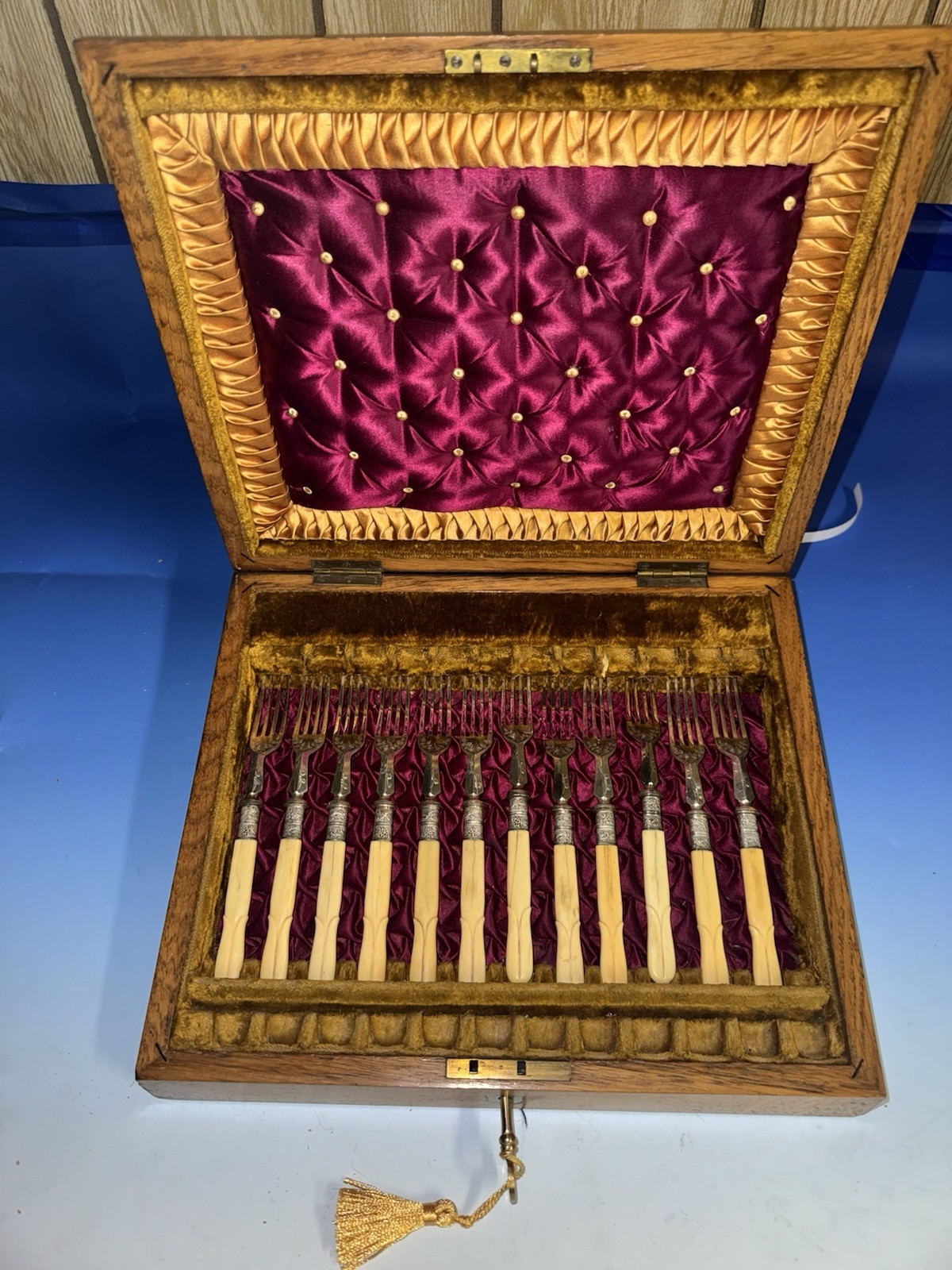 Victorian Knife & Fork Set in original Oak Box with key