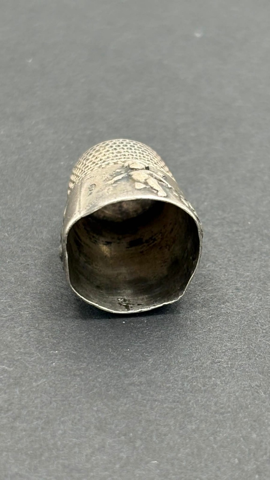 Antique SIMONS Bro Solid Sterling Silver Art Nouveau Era Flower Cherub Thimble
