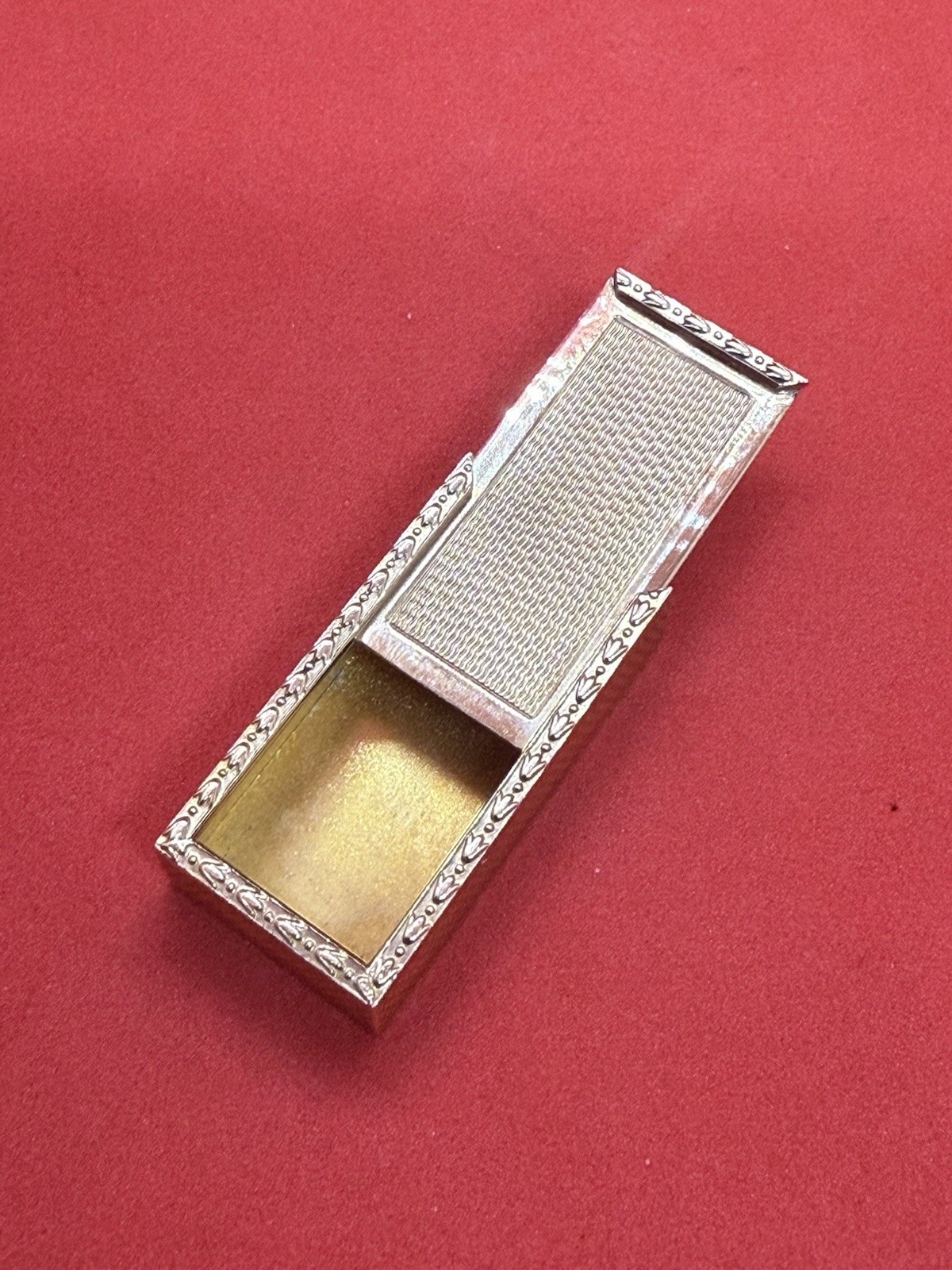 Antique Style Elizabeth II 9ct Yellow Gold Novelty Pill Snuff Box London 1963