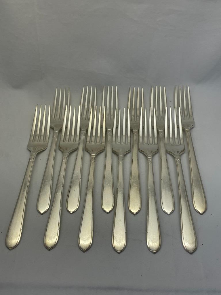 VINTAGE 1935 ONEIDA SILVERPLATE BERKELEY SQUARE 12 DINNER FORKS