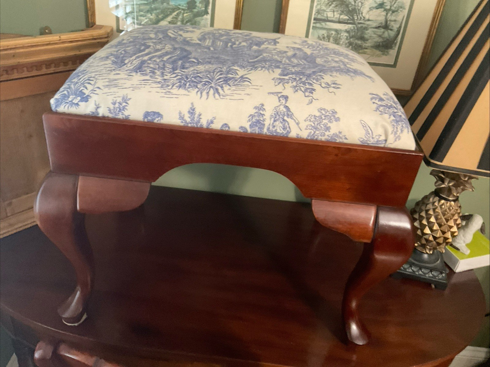 Null Queen Anne Footstool