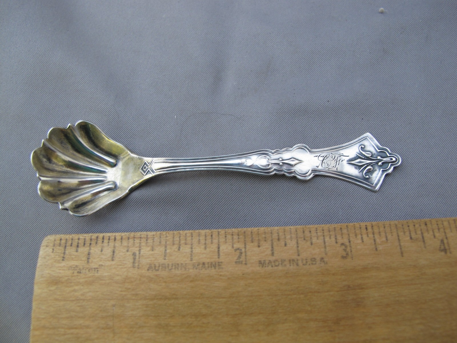 A&W Wood Coin Silver AMARYLLIS Pattern MASTER SALT SPOON-AC Benedict-1873