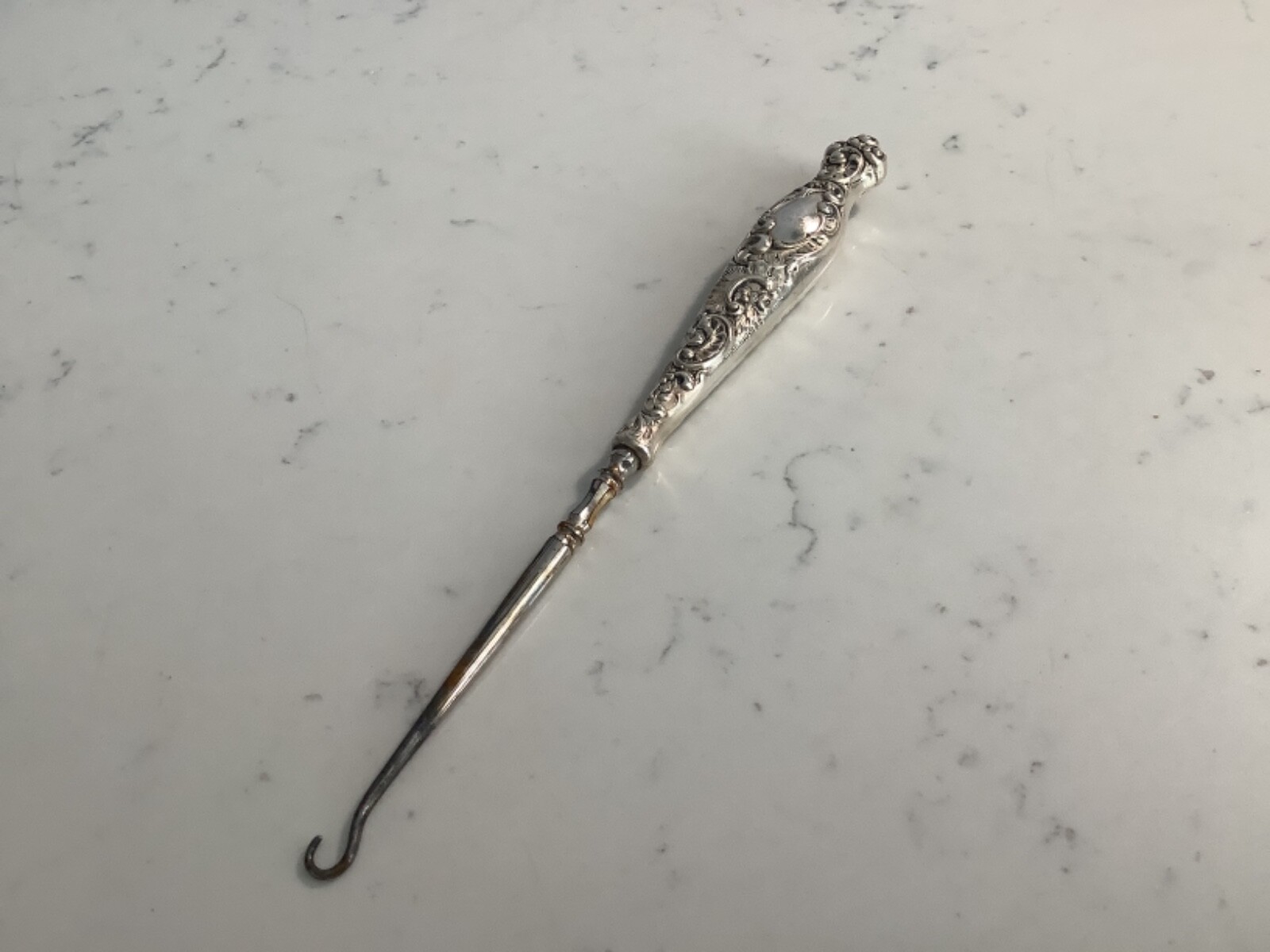 ANTIQUE AUTHENTIC SIGNED STERLING SILVER REPOUSE BUTTON HOOK NO RESERVE