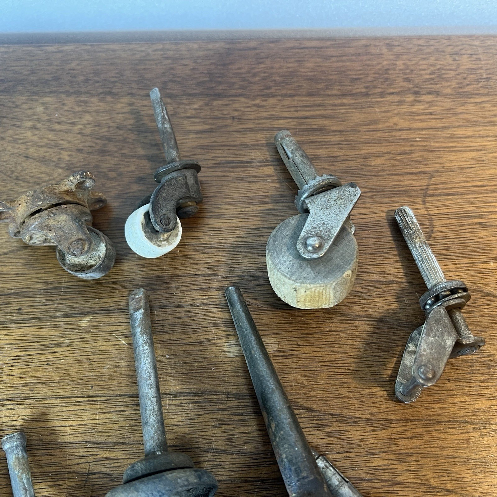 VINTAGE LOT OF 20 FURNITURE CASTERS – WOOD, PORCELAIN, METAL, PLASTIC