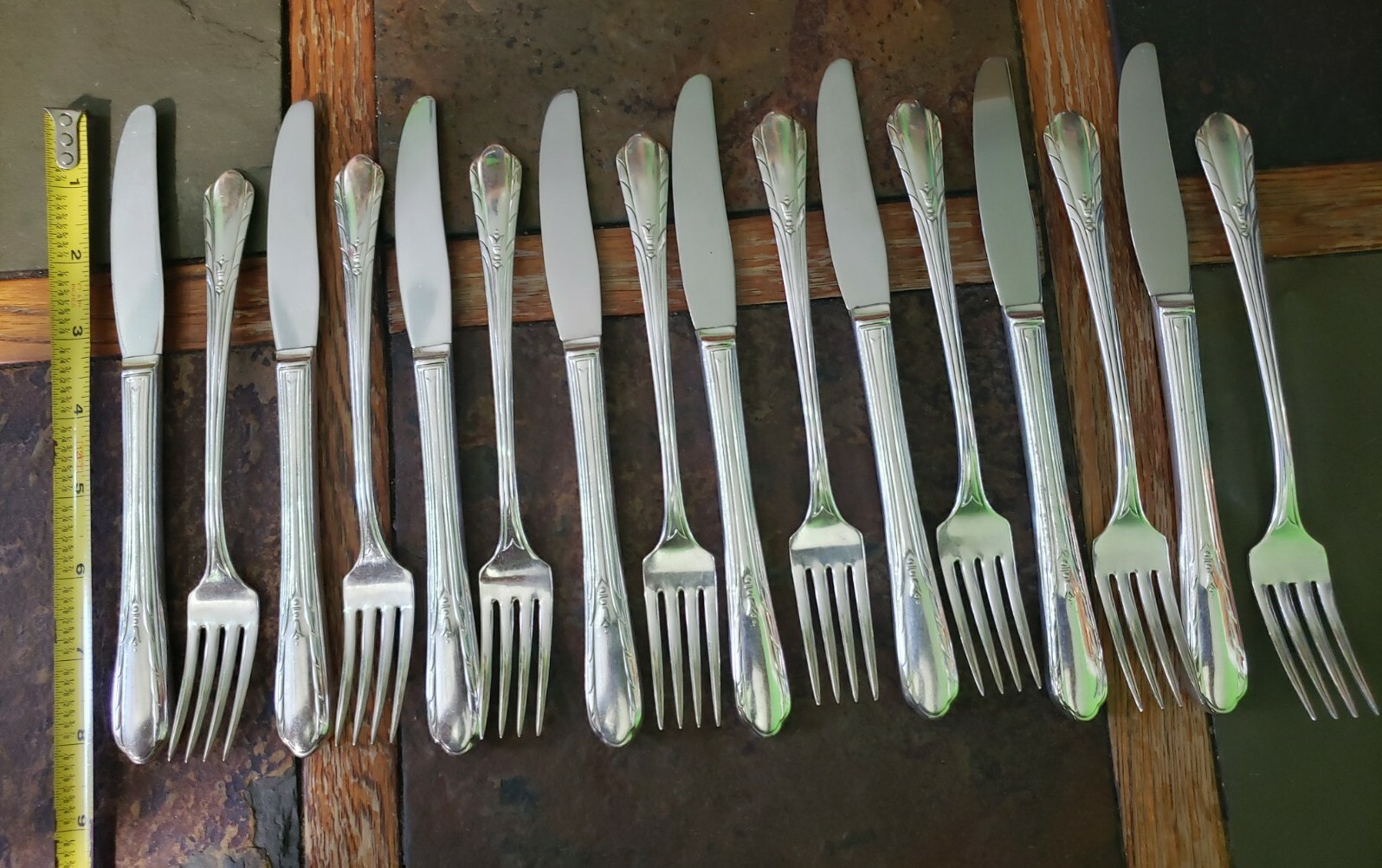 🔎👀c1934 LYNNWOOD AKA MEMORY 16 pc / 8 pr GRILLE/ VIANDE 🍗 KNIFE & FORK SETS