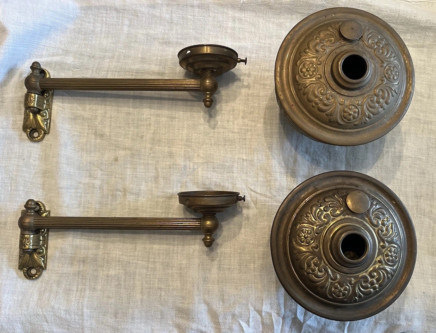 2 Antique Victorian Fancy Brass Font Kerosene Oil Bracket Lamp Wall Sconces