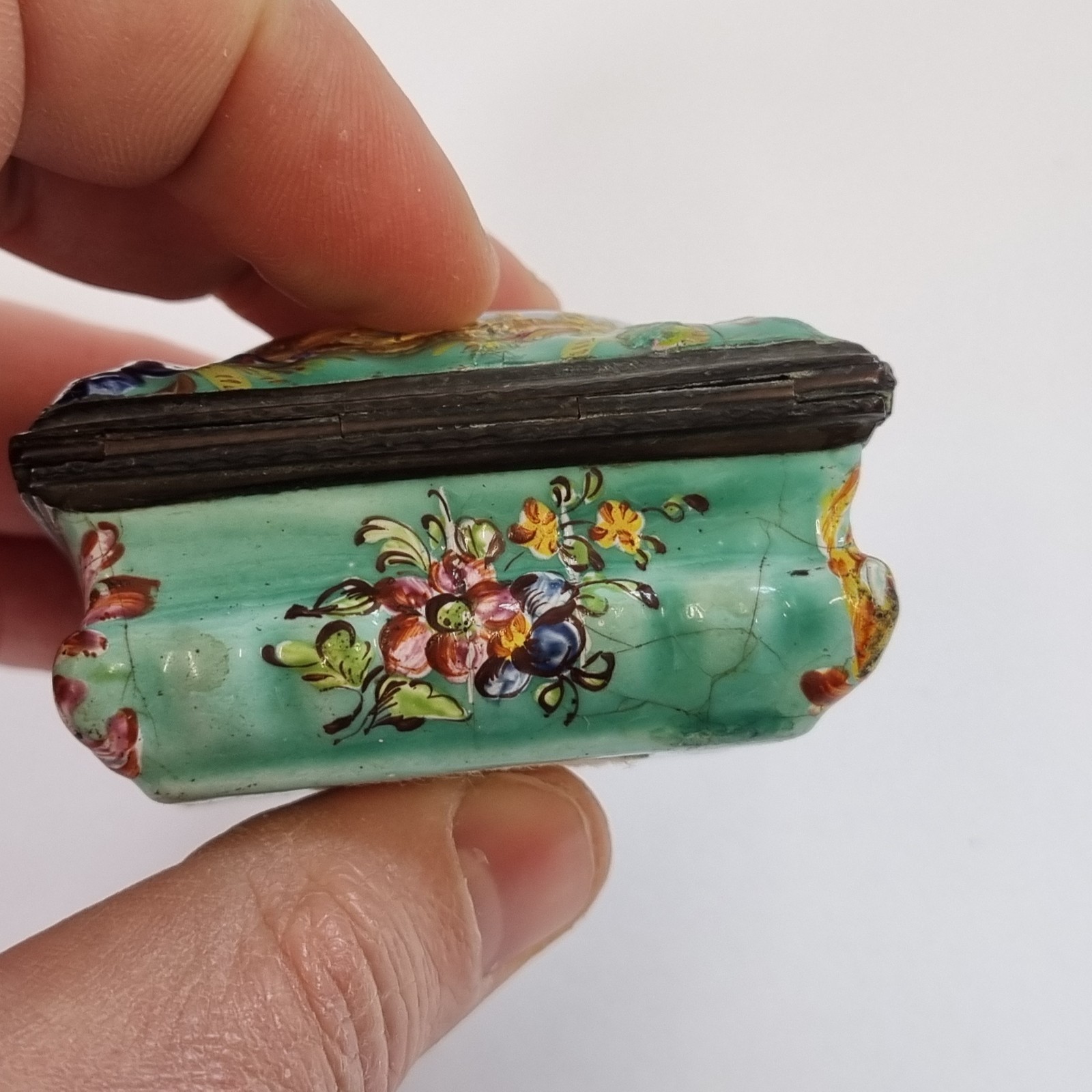 Antique 18thC Bilston Enamel Patch Box Decorated Flowers 5.7cm A/F