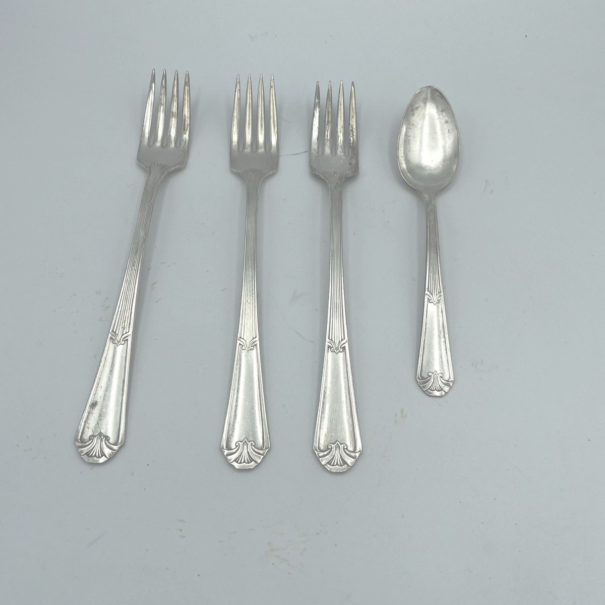 WM Rogers Mfg Co IS 1933 Fidelis Pattern 3 Grille Forks 1 Teaspoon Silverplate