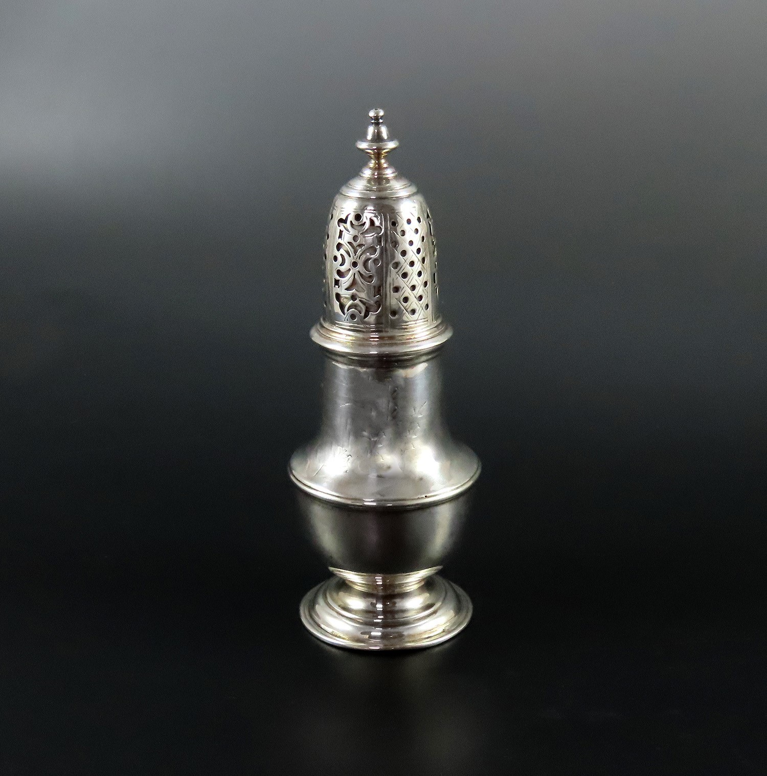 1738 Lovely English Sterling Silver Small Classical Caster Shaker 4 7/8″ Tall