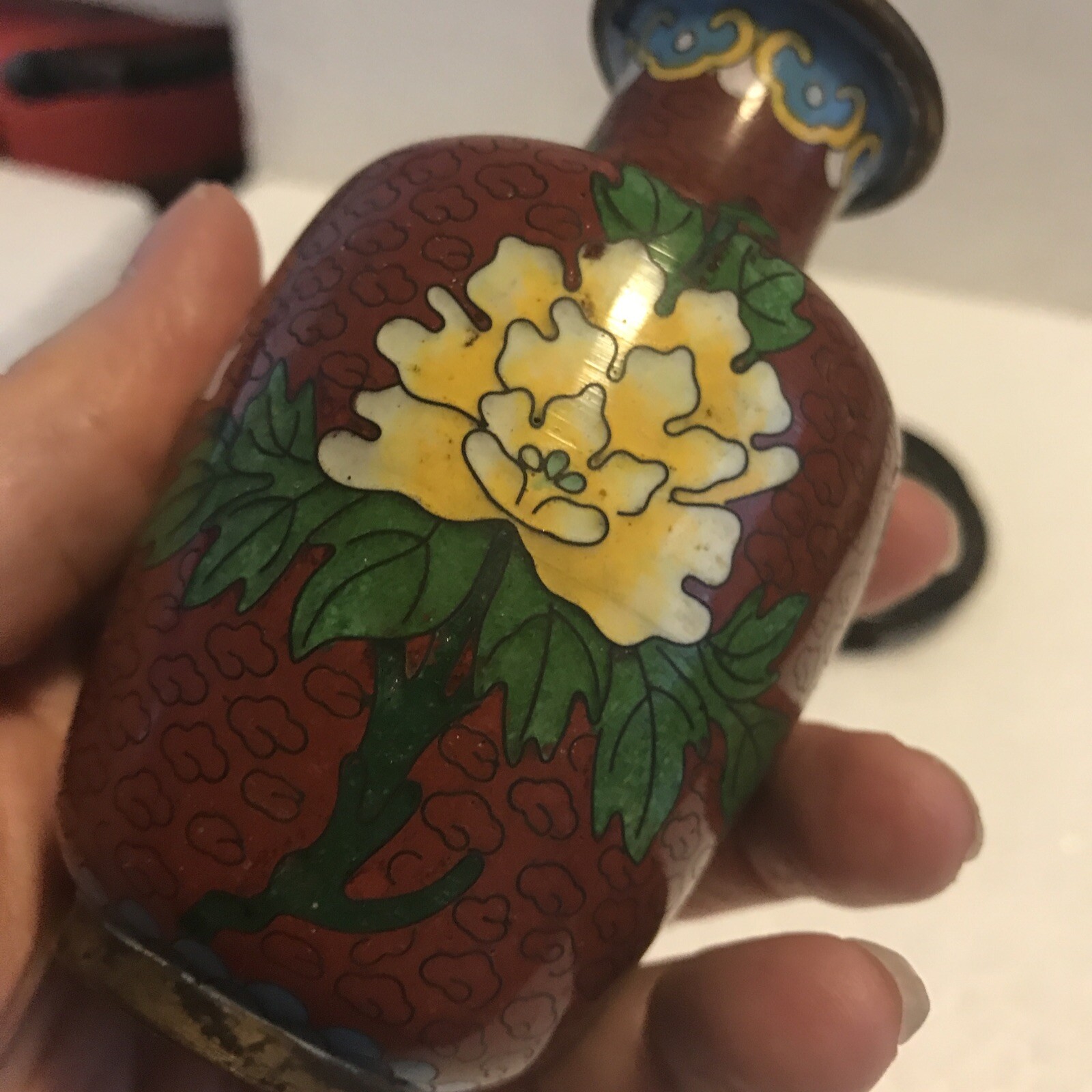 Asian dark red 4 inch tall Cloisonne Vase Floral Patten with wood base