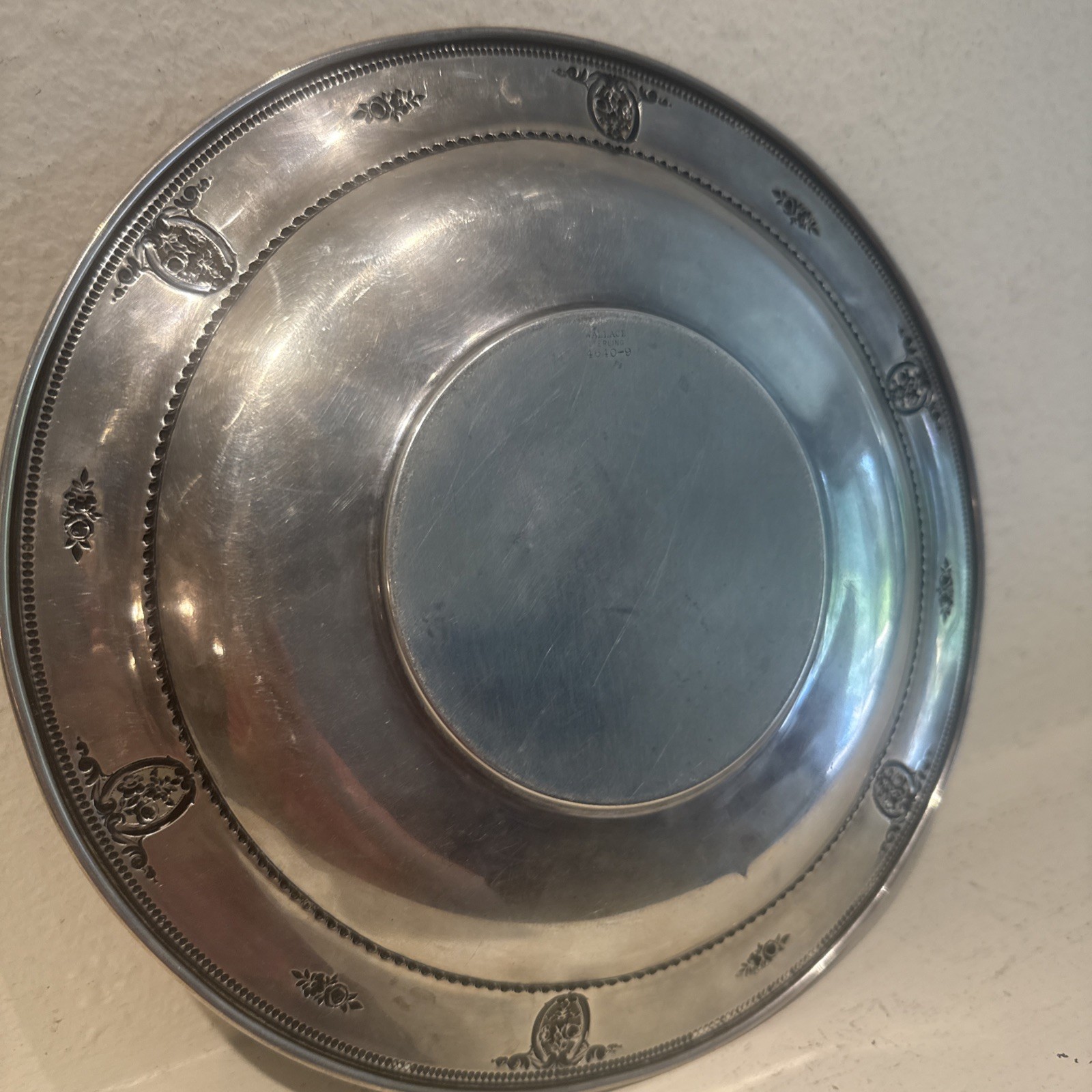 Wallace Silver Sterling Rose Point Hollowware Sandwich Plate 10-1/8″, 276 grams