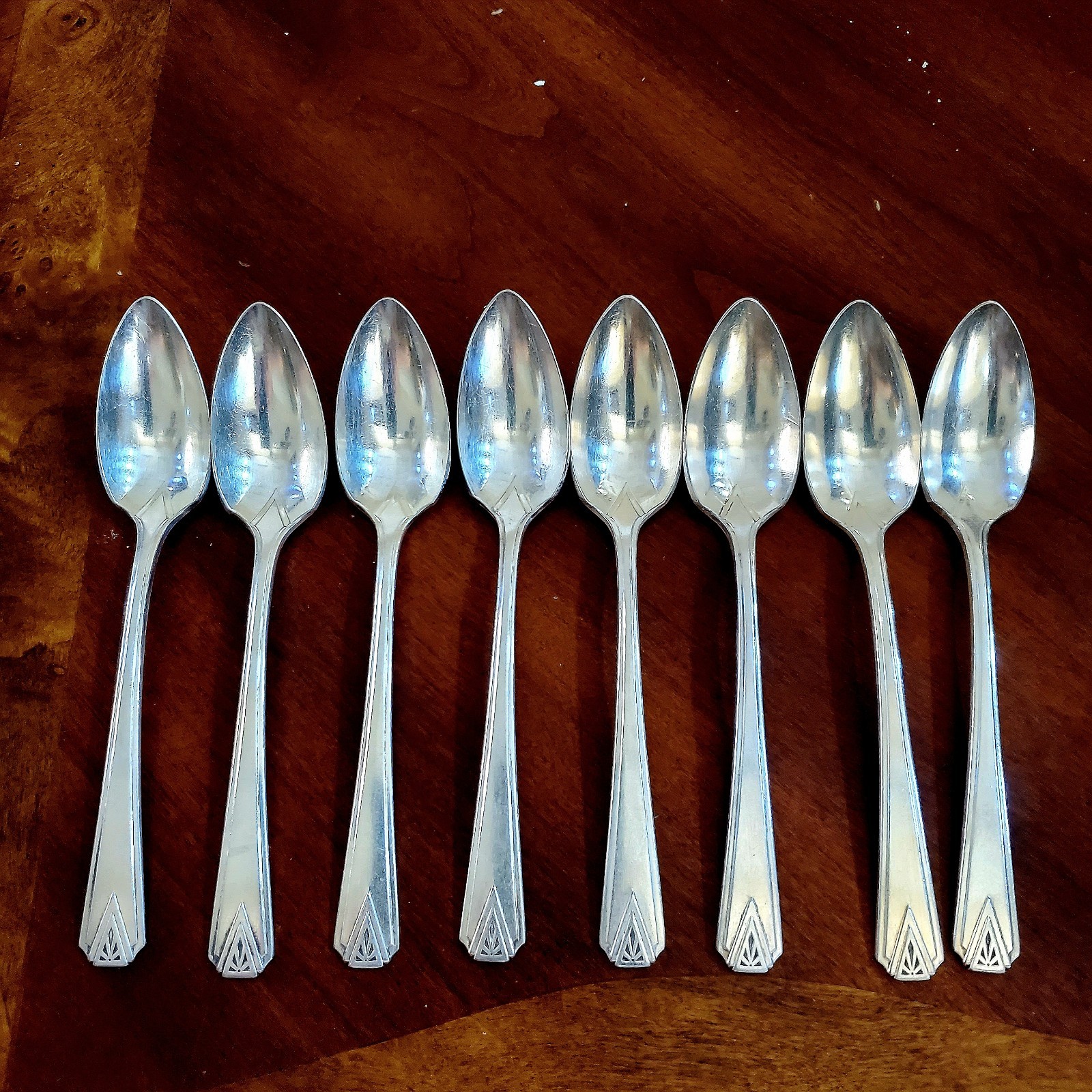 8 ONEIDA COMMUNITY DEAUVILLE 5 O’CLOCK SPOONS 5.5″ RARE ART DECO 1929 SHINY