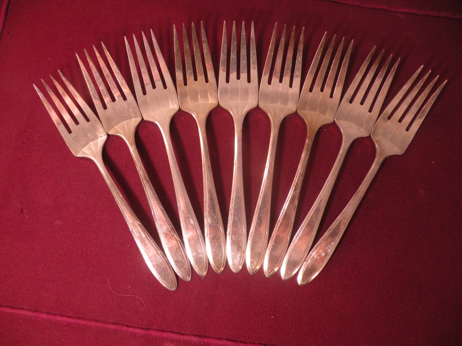 Set Of 9 Oneida Nobilty Plate REVERIE 1937 Silverplate Salad Forks 6 1/4″