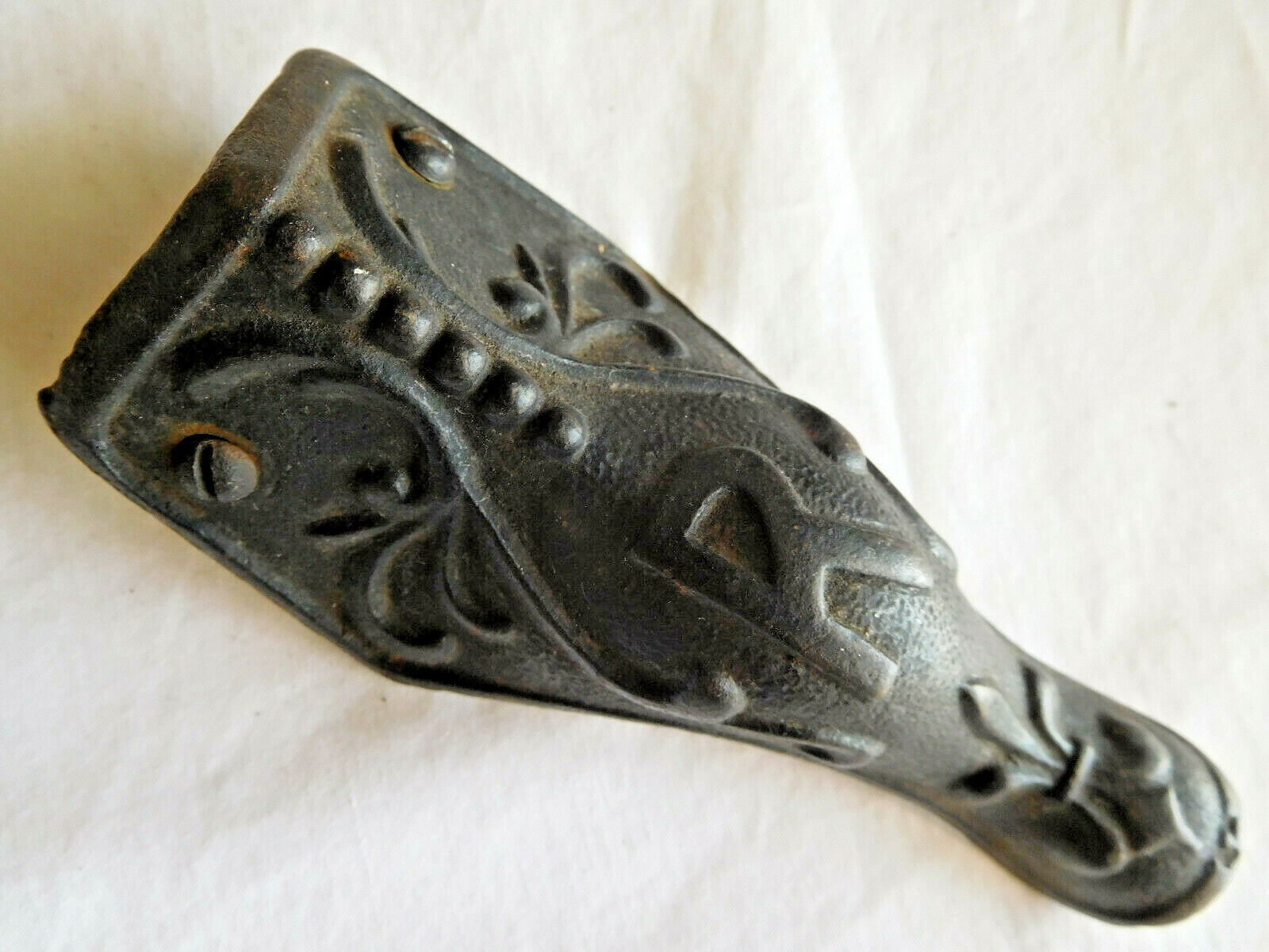 5″ tall Antique CAST IRON STOVE LEG R mark fleur de lis ornate vtg feet parts