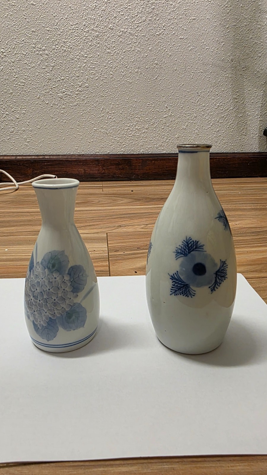 Set of 2 Japanese Porcelain Sake Bottles Tokkuri Bud Vases Blue White Floral