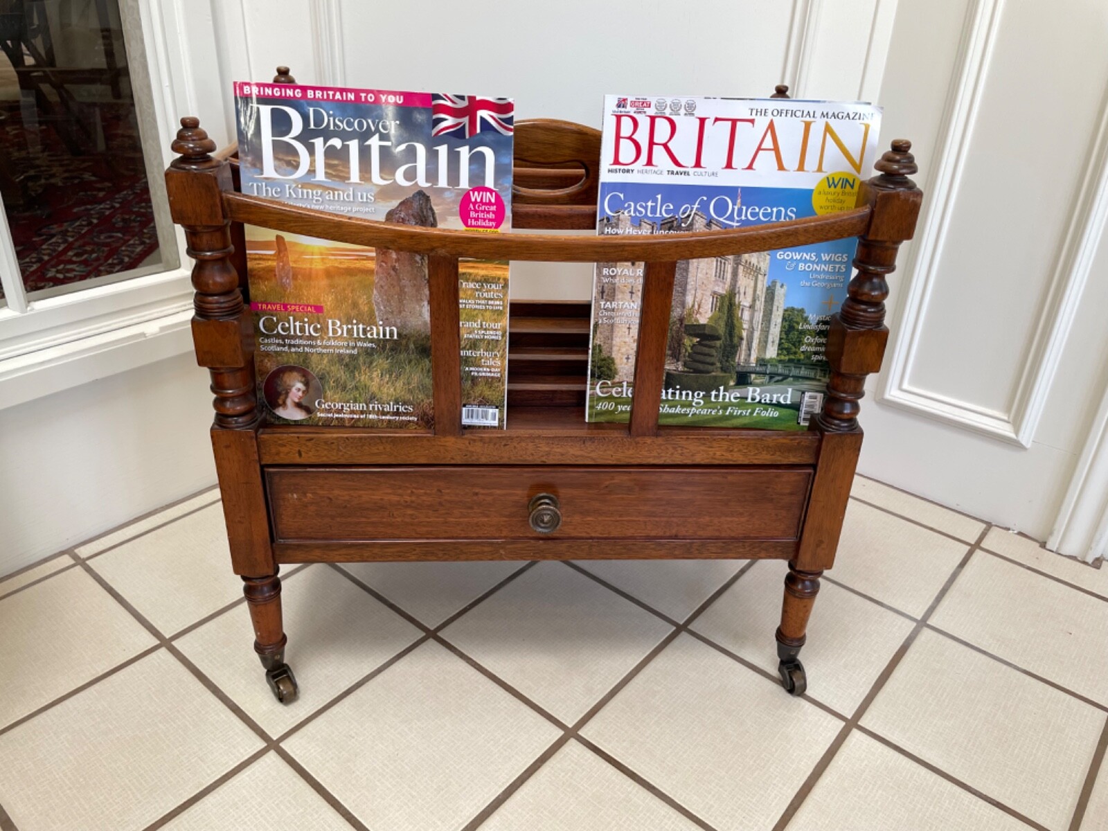 PRISTINE ANTIQUE VINTAGE MAHOGANY MAGAZINE STAND WITH CASTORS AND SINGLE DRAWER