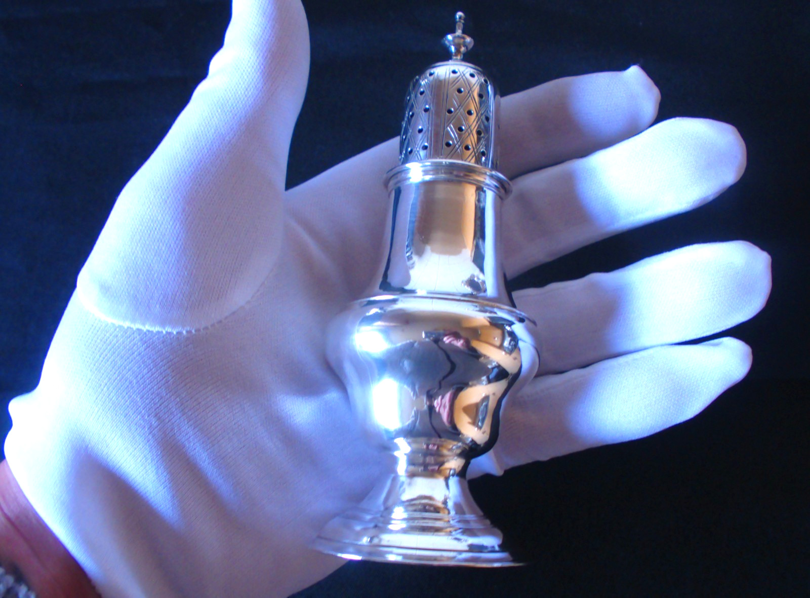 Solid Silver George 111 Muffineer Sugar Caster Hallmark Date 1784 By George Smit