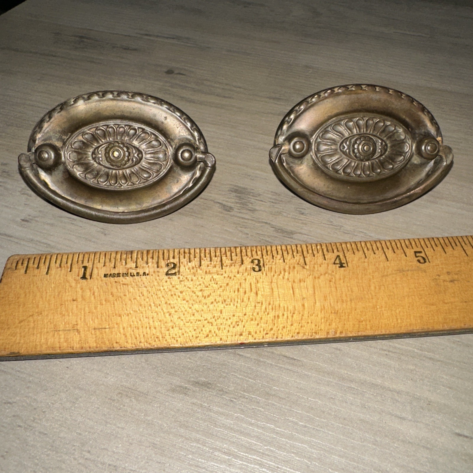 2 Vintage Oval Hepplewhite Duncan Phyfe Style Metal Drawer Pulls Drop Handles