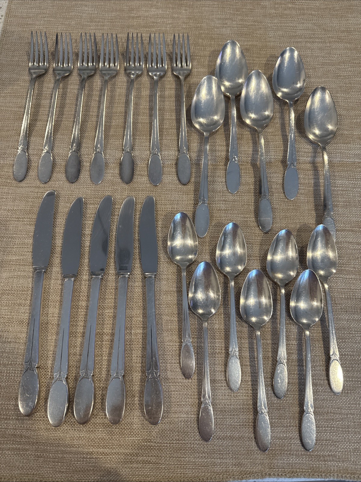1847 ROGERS BROS IS SILVER-PLATE “SYLVIA” 24 PCS. FORKS KNIVES, TEASPOONS & SOUP