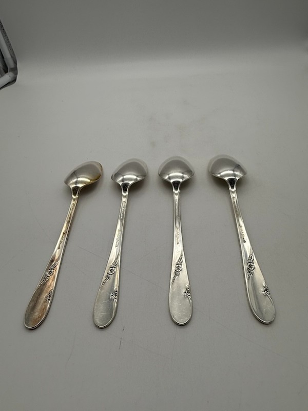 Set of 4 Oneida Community Silver Plate Bridal Wreath Teaspoons