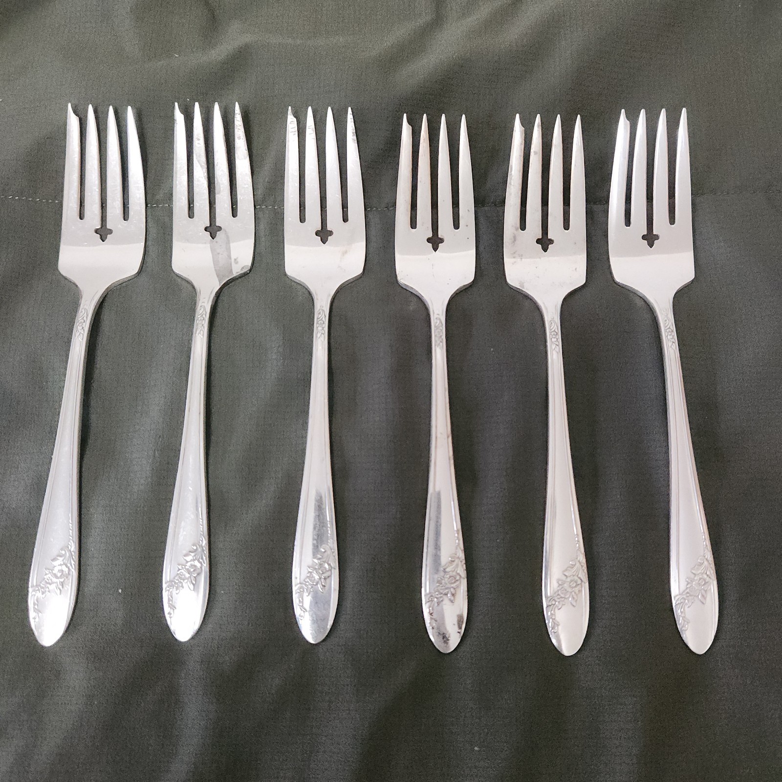 Oneida Community Tudor Plate Queen Bess II 1946 Set of 6 Salad Forks 6.5″