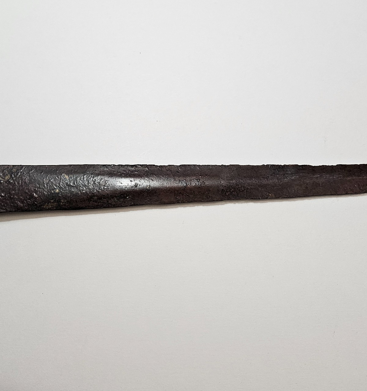 AUTHENTIC ANCIENT BRONZE SWORD/DAGGER (DIRK) 2000-1000BC. (16.25 IN-245 GR)