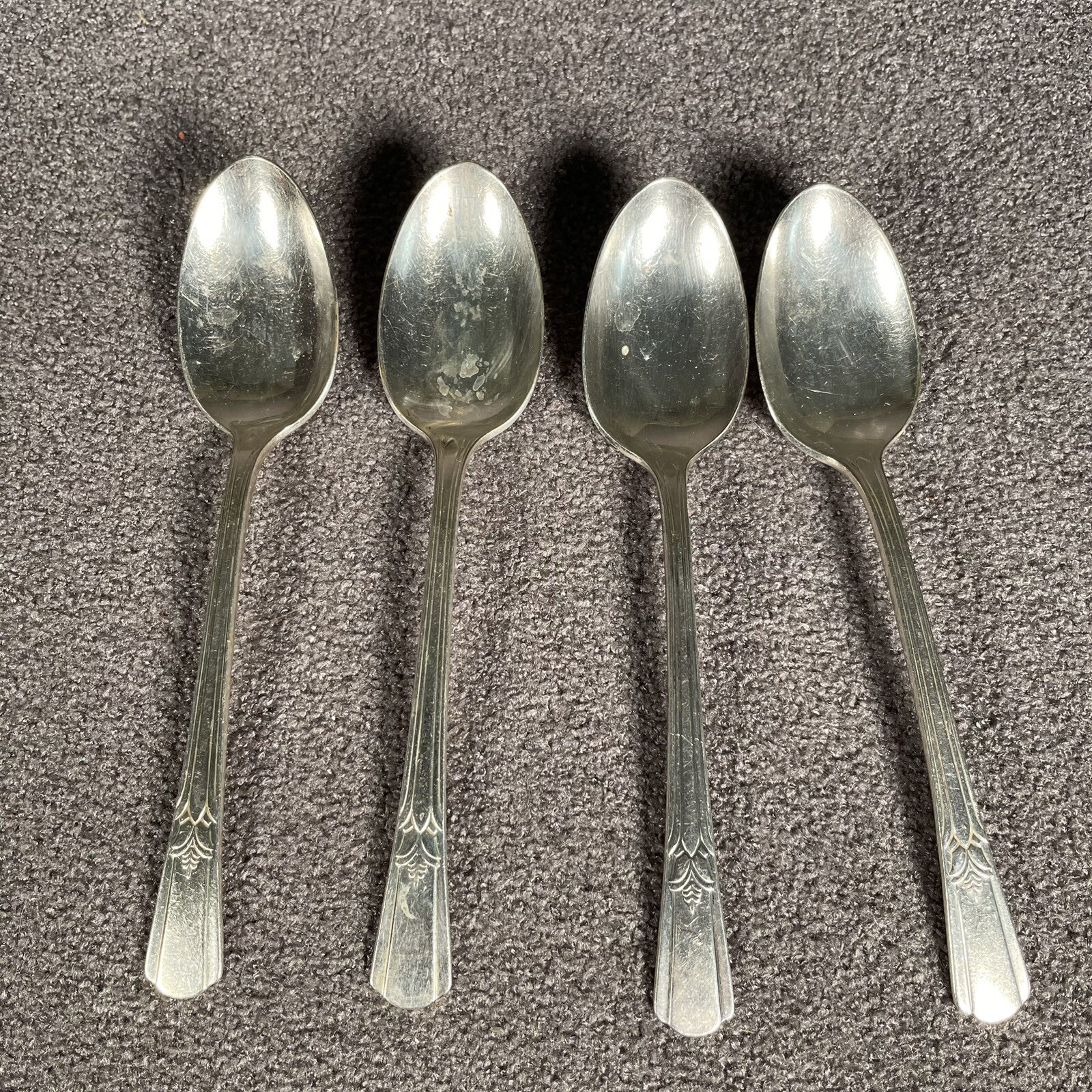 Wm Rogers MFG CO Silverplate 1939 Sovereign Pattern Spoons 6 In. Long Lot of 4