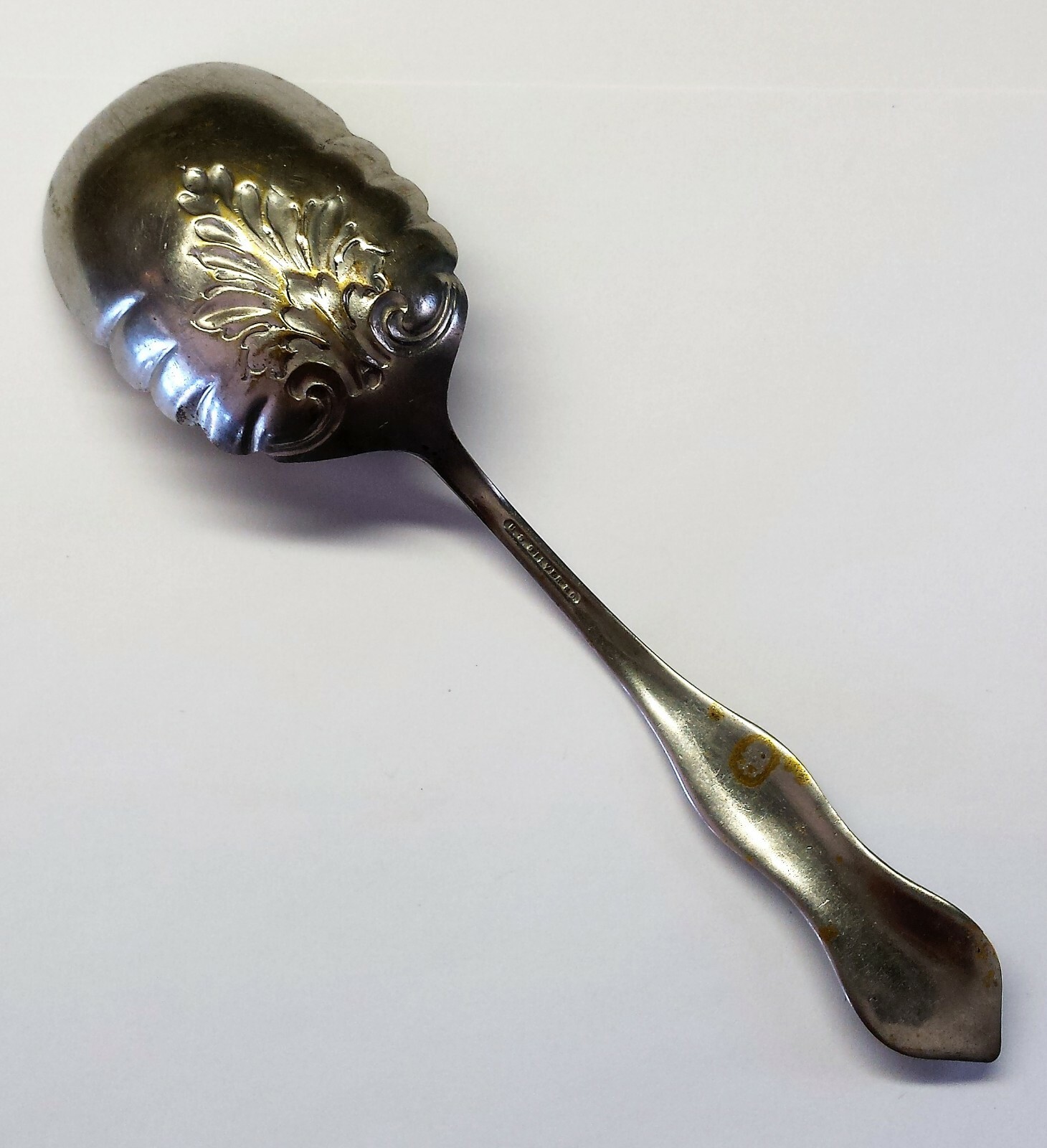 US SILVER SILVERPLATE SOLID SHELL BERRY or CASSEROLE SPOON