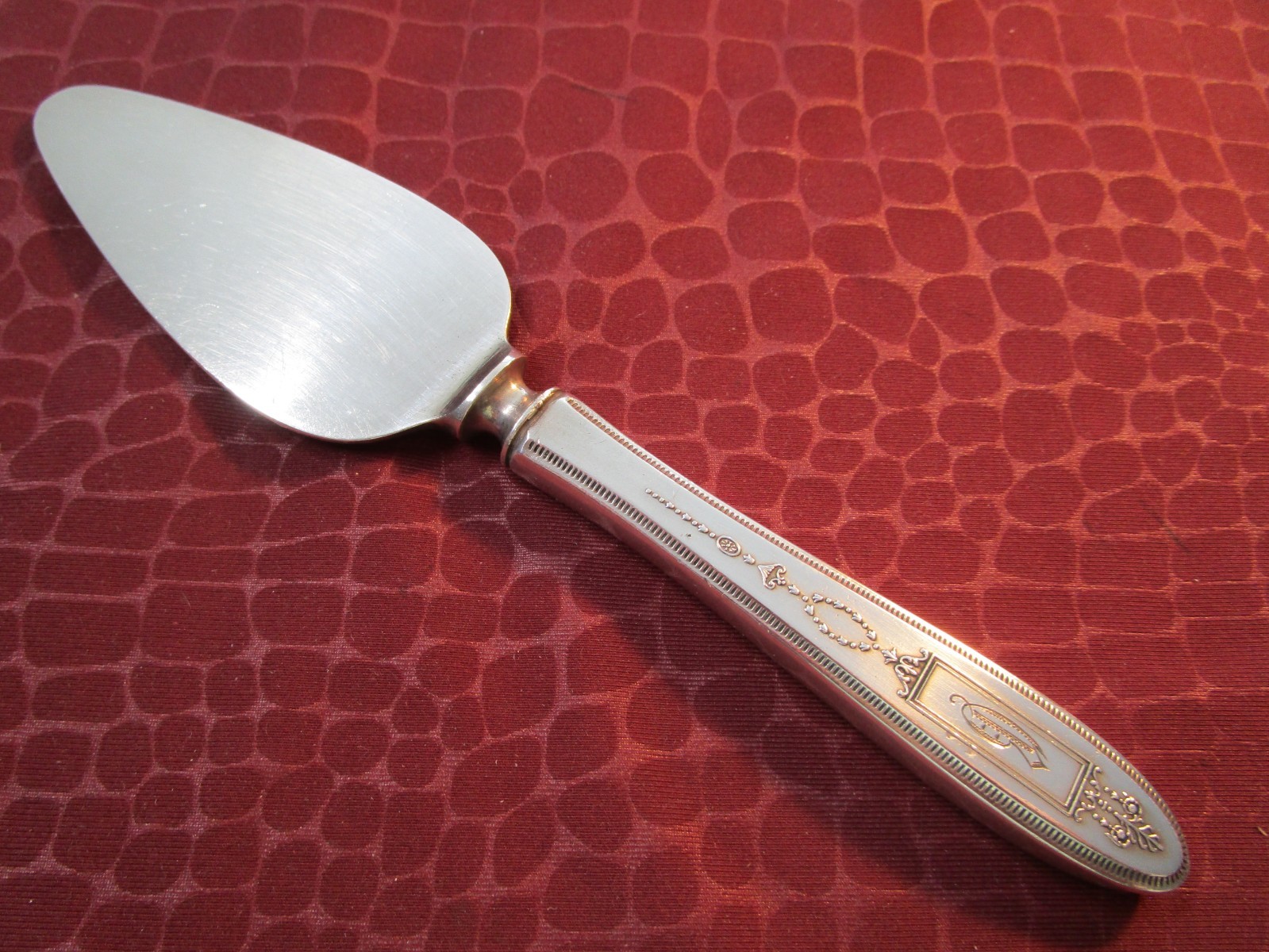 GROSVENOR 1921 Hollow Handle Cheese Spade Antique Silverplate G Monogram bw