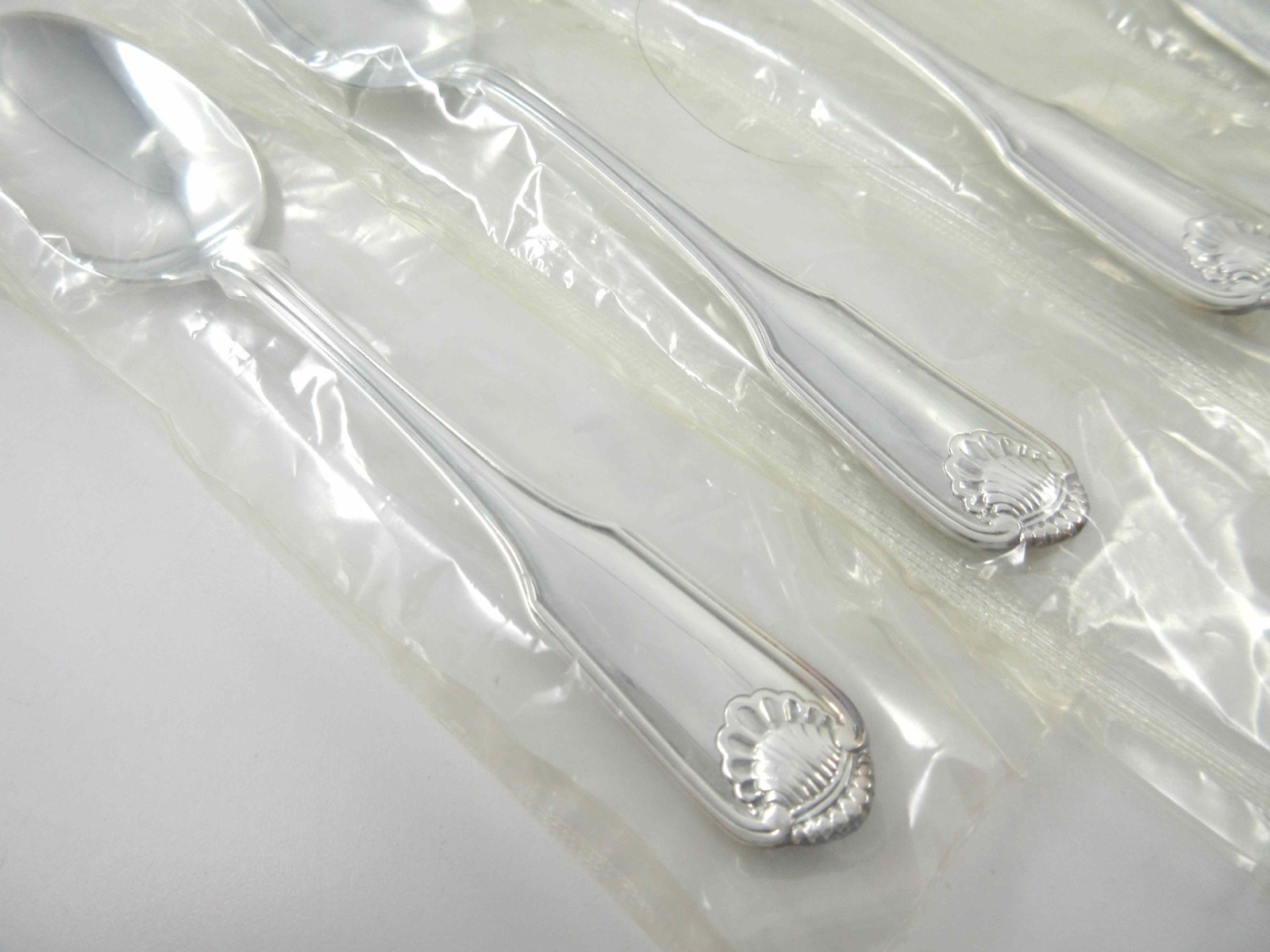 Oneida Community SILVER SHELL 5 Demitasse Spoons Silverplate Flatware 4-1/2″