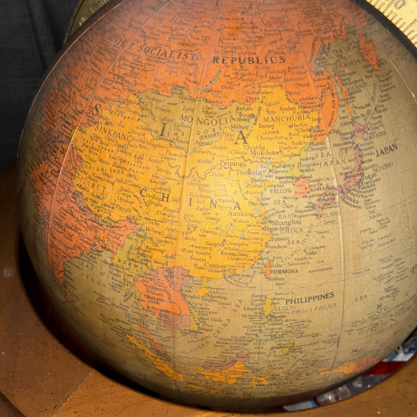 Replogle 16 inch Library globe